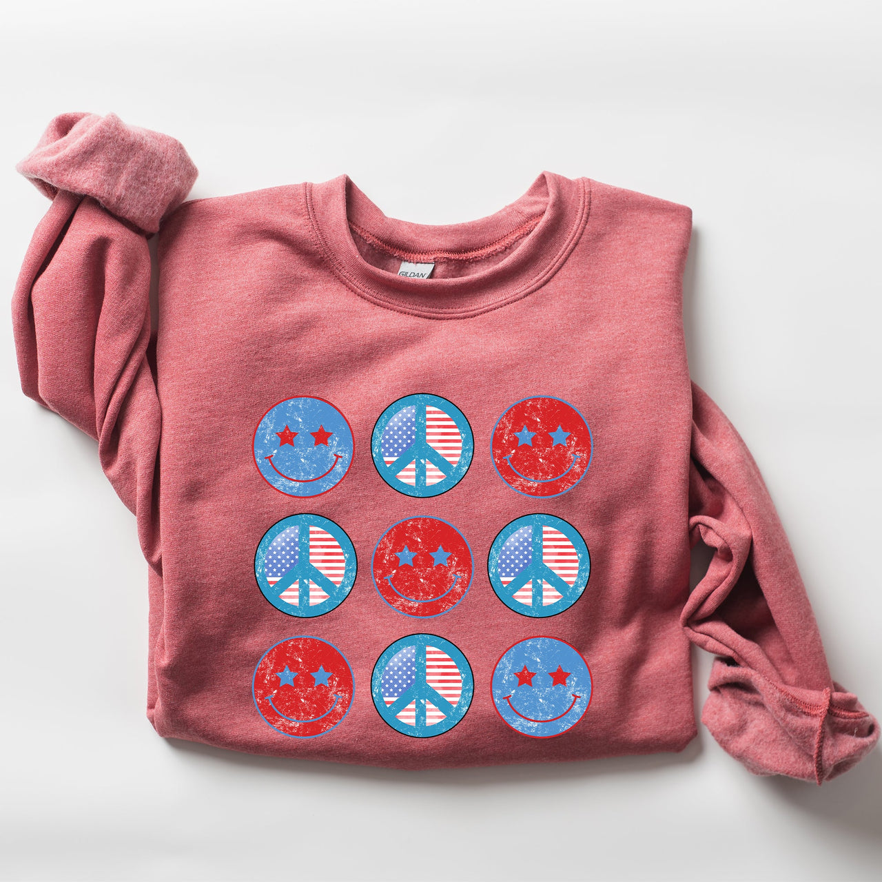 Retro Patriotic Smiley Flag America Peace Vintage Emblem Print USA Patriotism Design Sweatshirt