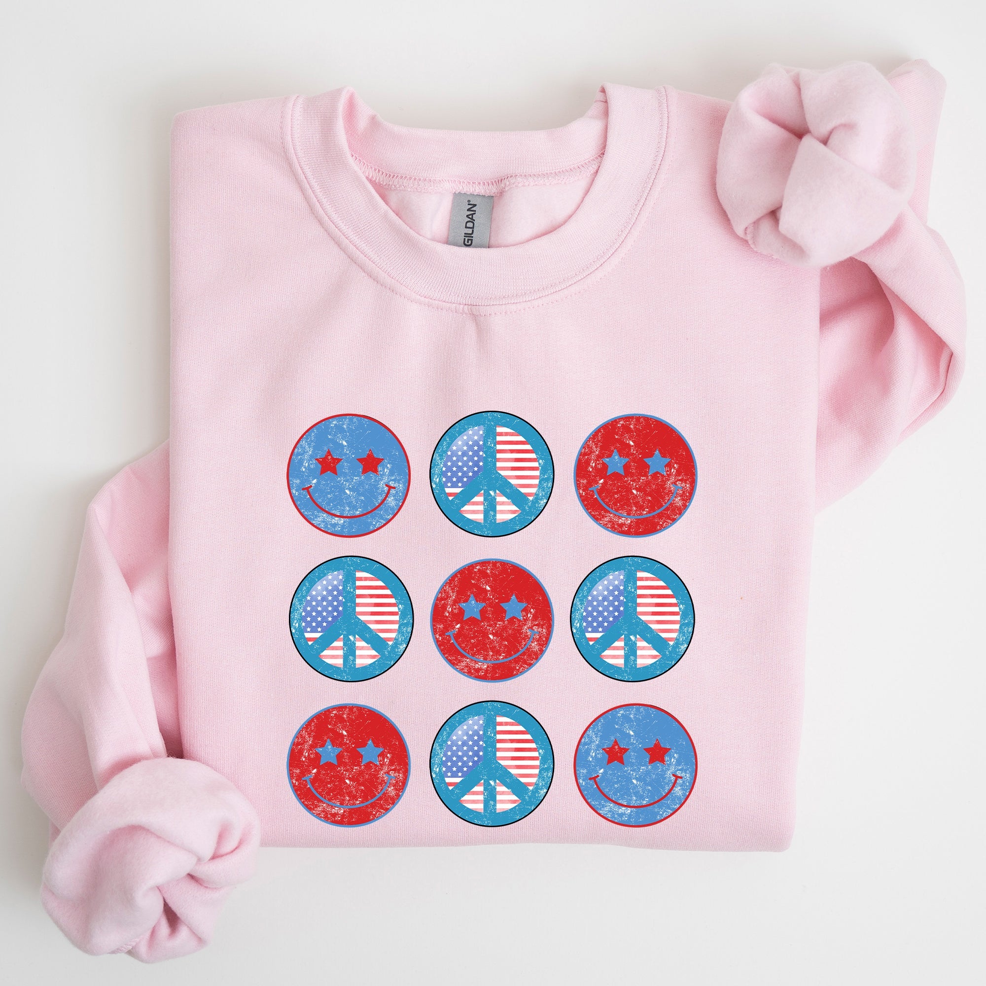 Retro Patriotic Smiley Flag America Peace Vintage Emblem Print USA Patriotism Design Sweatshirt