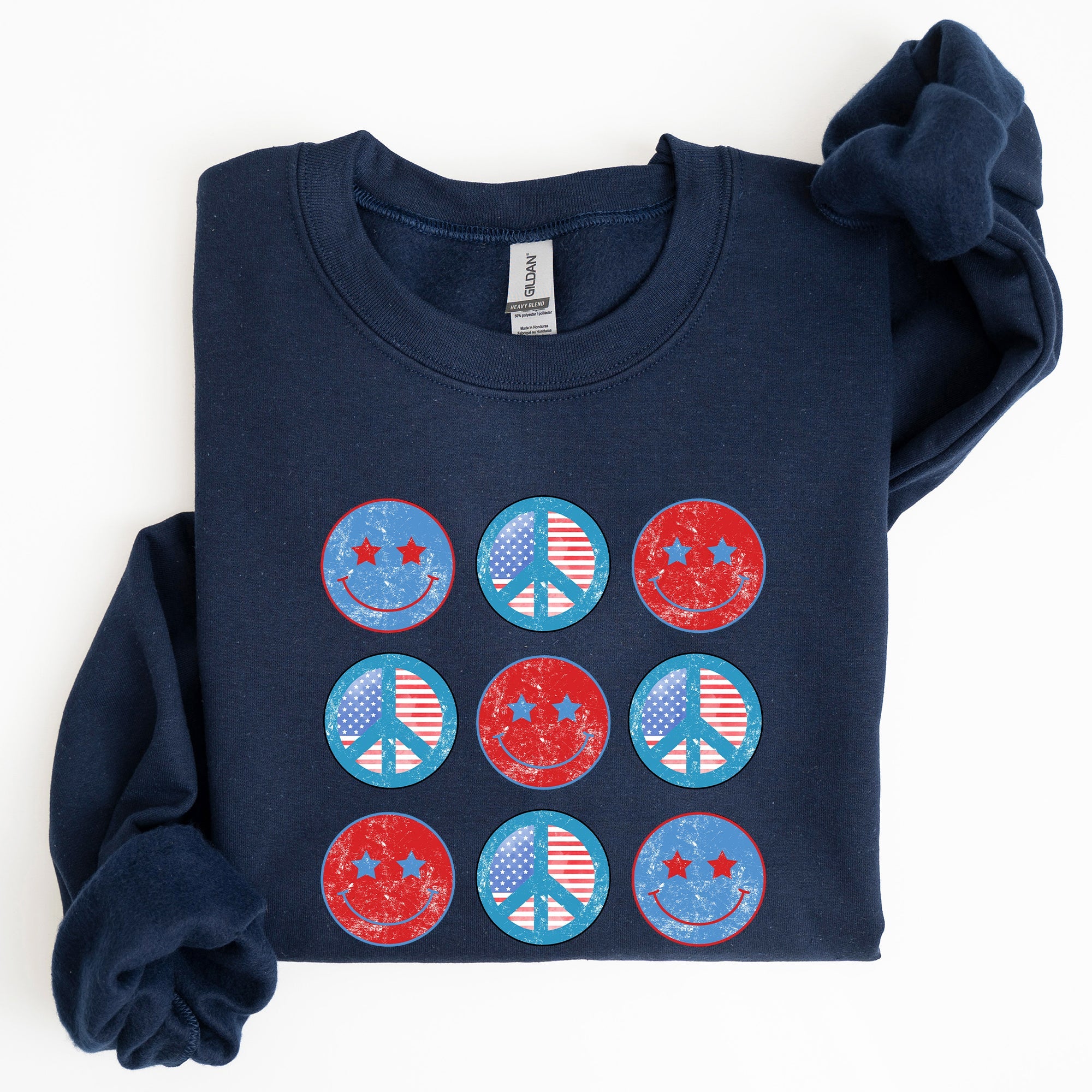 Retro Patriotic Smiley Flag America Peace Vintage Emblem Print USA Patriotism Design Sweatshirt