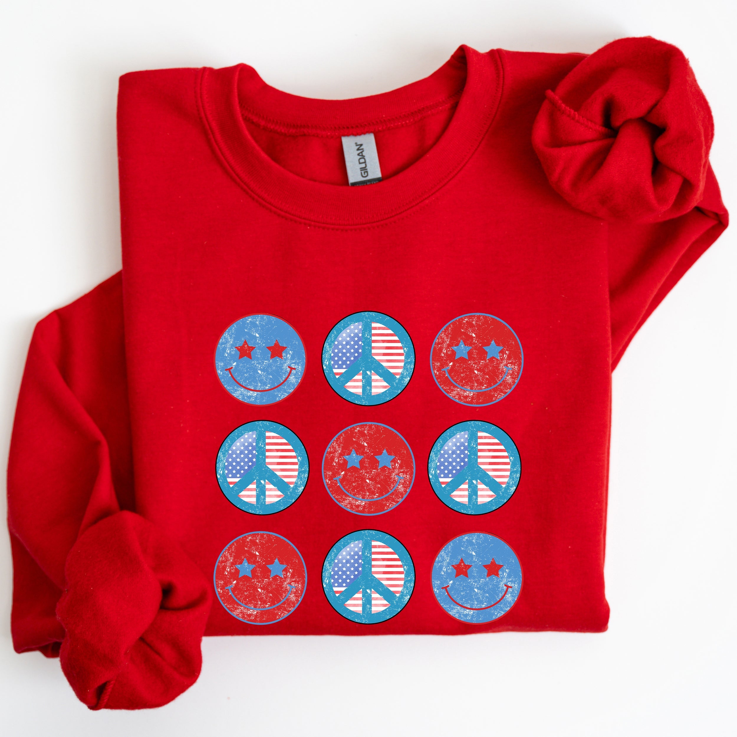 Retro Patriotic Smiley Flag America Peace Vintage Emblem Print USA Patriotism Design Sweatshirt