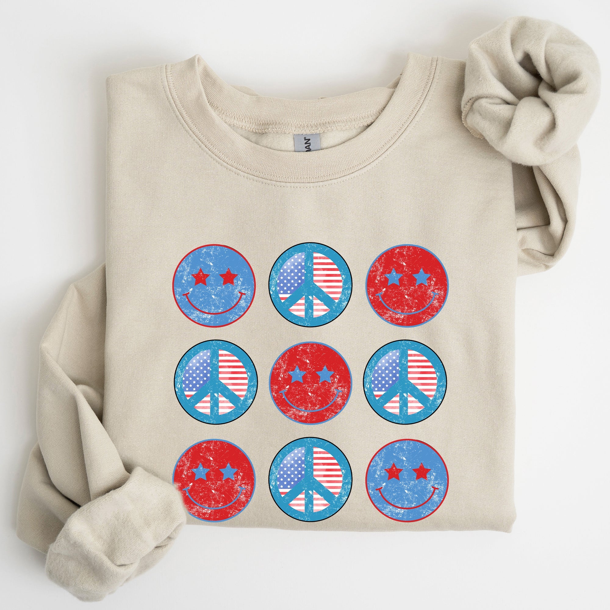 Retro Patriotic Smiley Flag America Peace Vintage Emblem Print USA Patriotism Design Sweatshirt