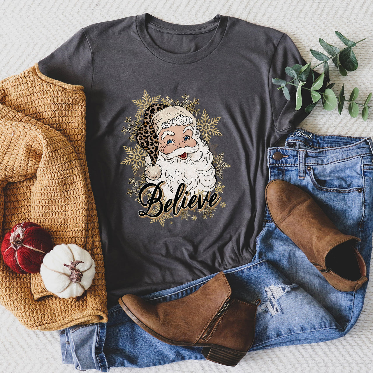 Retro Santa Believe Christmas Leopard Print Vintage Holiday Cozy Festive Graphic Tee