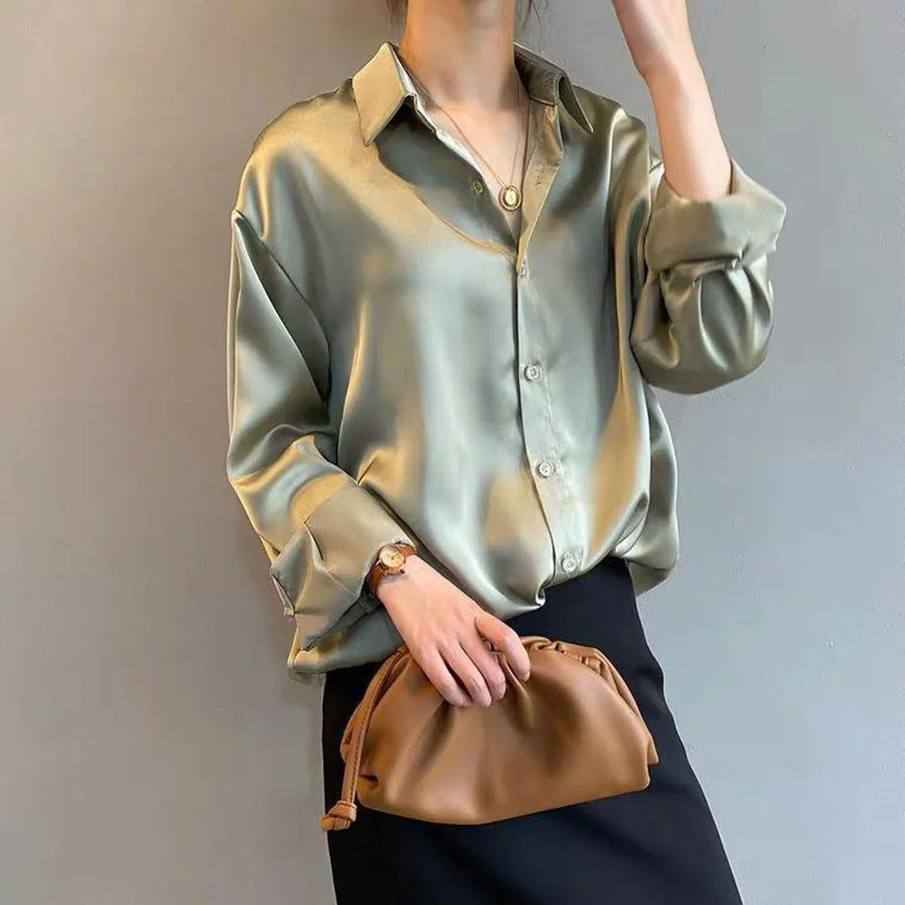 A white shirt for women's autumn and winter, with a unique design sense, is a versatile, retro, Hong Kong-style, elegant, long-s