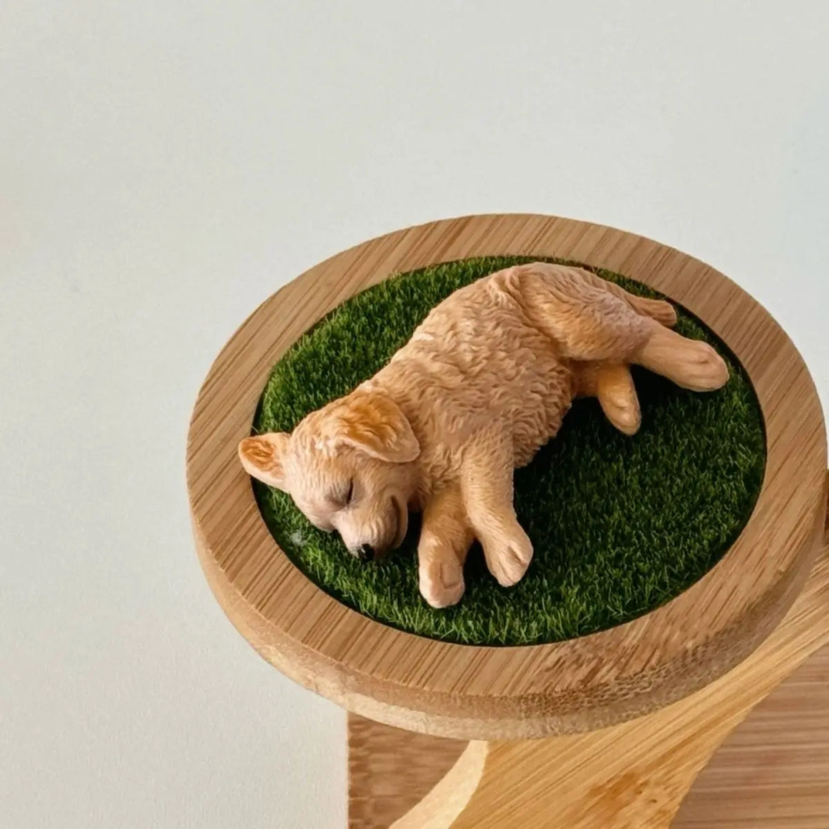 Golden Retriever Dog Resin Car Ornaments Puppy Cute Dog Toy Figure Statue for Car Dashboard Tabletop Decoration