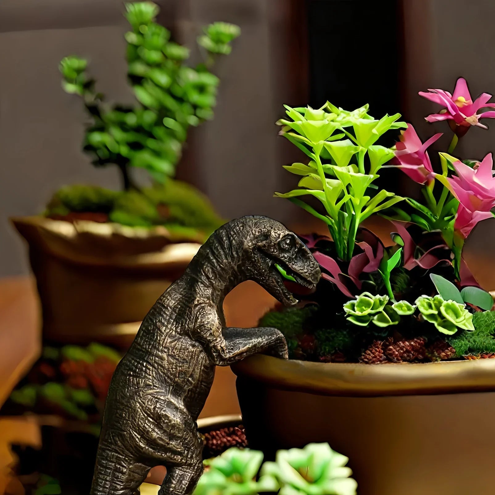 Decorated dinosaur statues, plant hangers decorated dinosaurs, cute animals, potted plants, buddies, dinosaurs, decorative hange