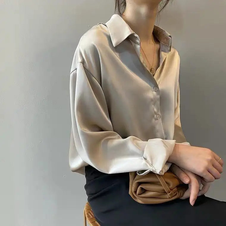 A white shirt for women's autumn and winter, with a unique design sense, is a versatile, retro, Hong Kong-style, elegant, long-s