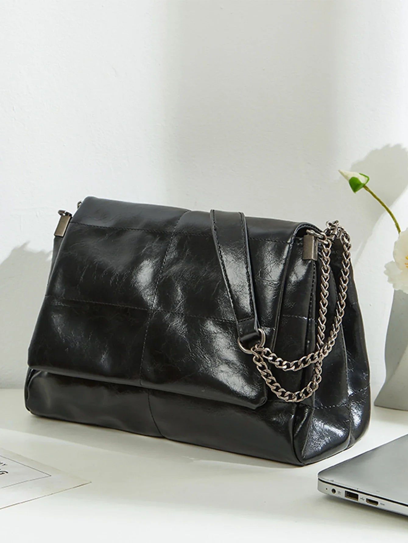 Large Capacity Commuting Bag 2024 New Spring/Summer Women's Chain Tote Bag, High-End and Fashionable Single Shoulder Underarm Ba