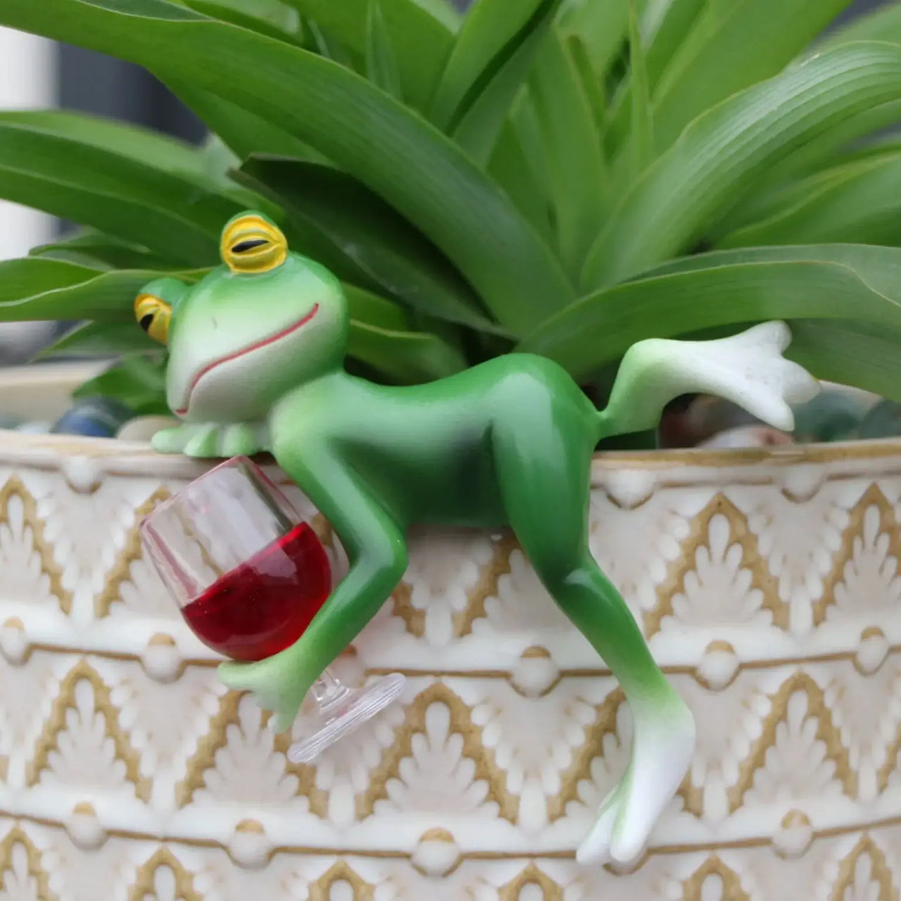 1 Piece of Interesting Green Frog and Wine Glass Hangings Full - Indoor and Outdoor Decoration Suitable for Garden, Aquarium, Garden Ponds, Flower Pots and Frog Themed Garden.