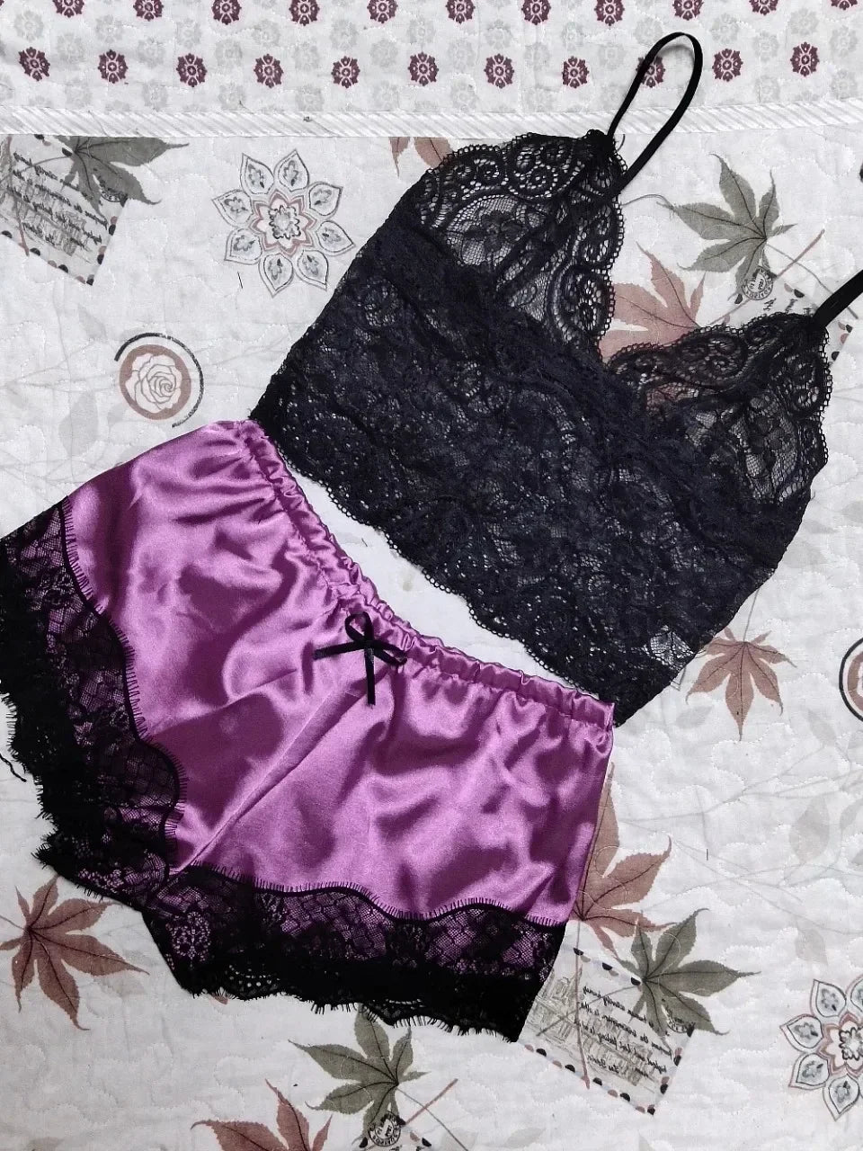 Sleepwear Womens Sexy Pajamas Set Lace Nachtkleding Lingerie Sleeveless V-Neck Tops and Shorts Sets Nightwear Loungewear
