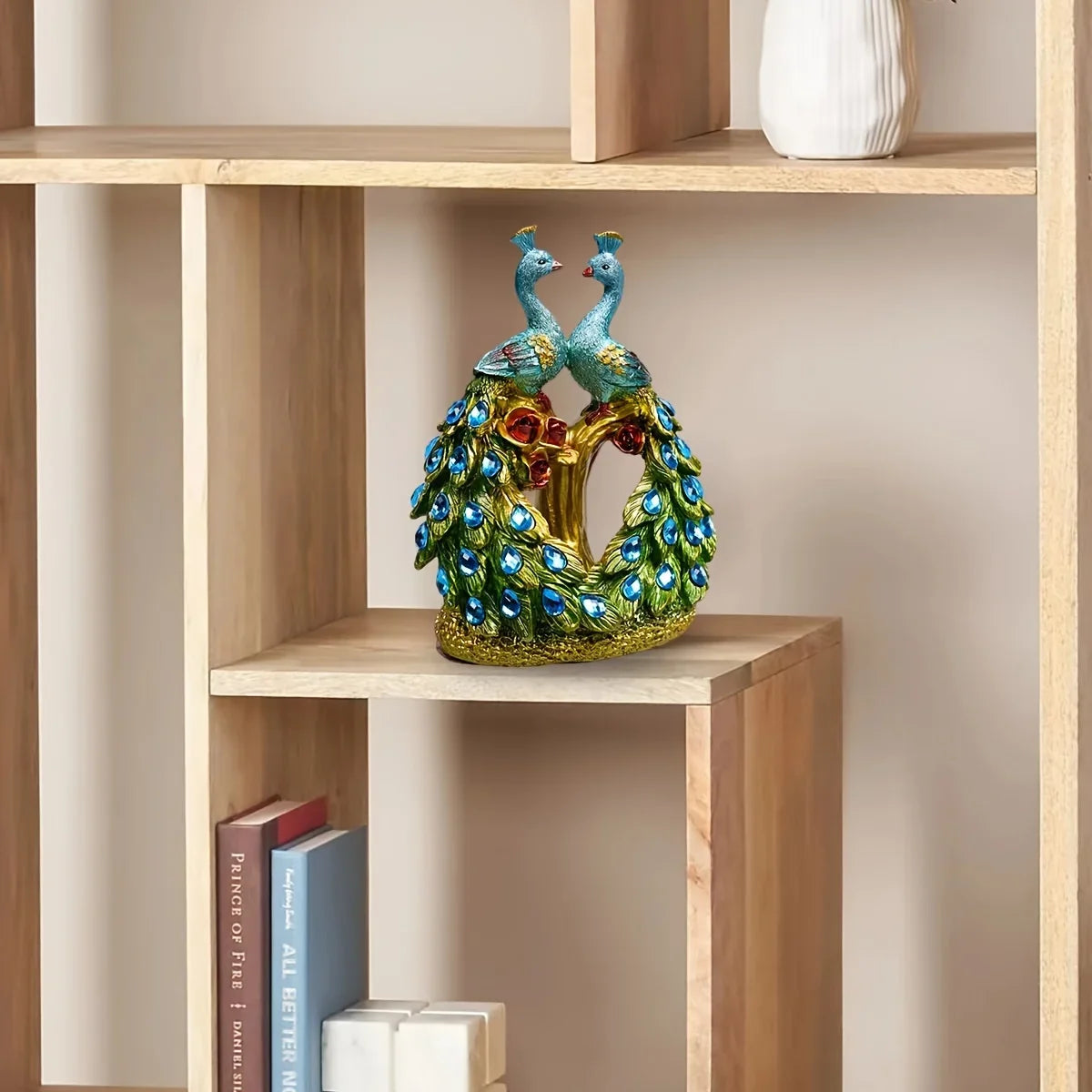 Resin peacock decorations, peacock decorations, holiday decorations, christmas decorations, peacock lovers, peacock gifts。