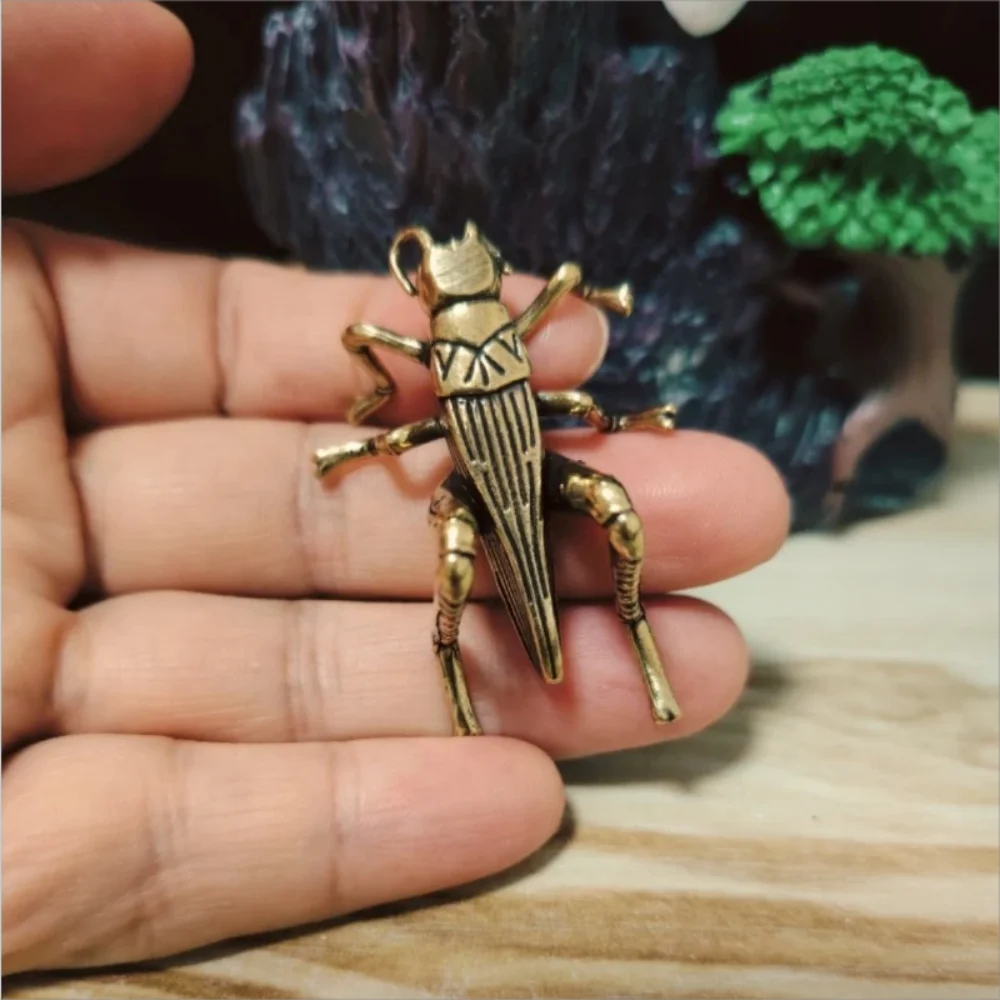 Brass Grasshopper Figurine - Handcrafted Insect Collectible, Tabletop Decorative Animal Ornament, Ideal for Collection & Gifts