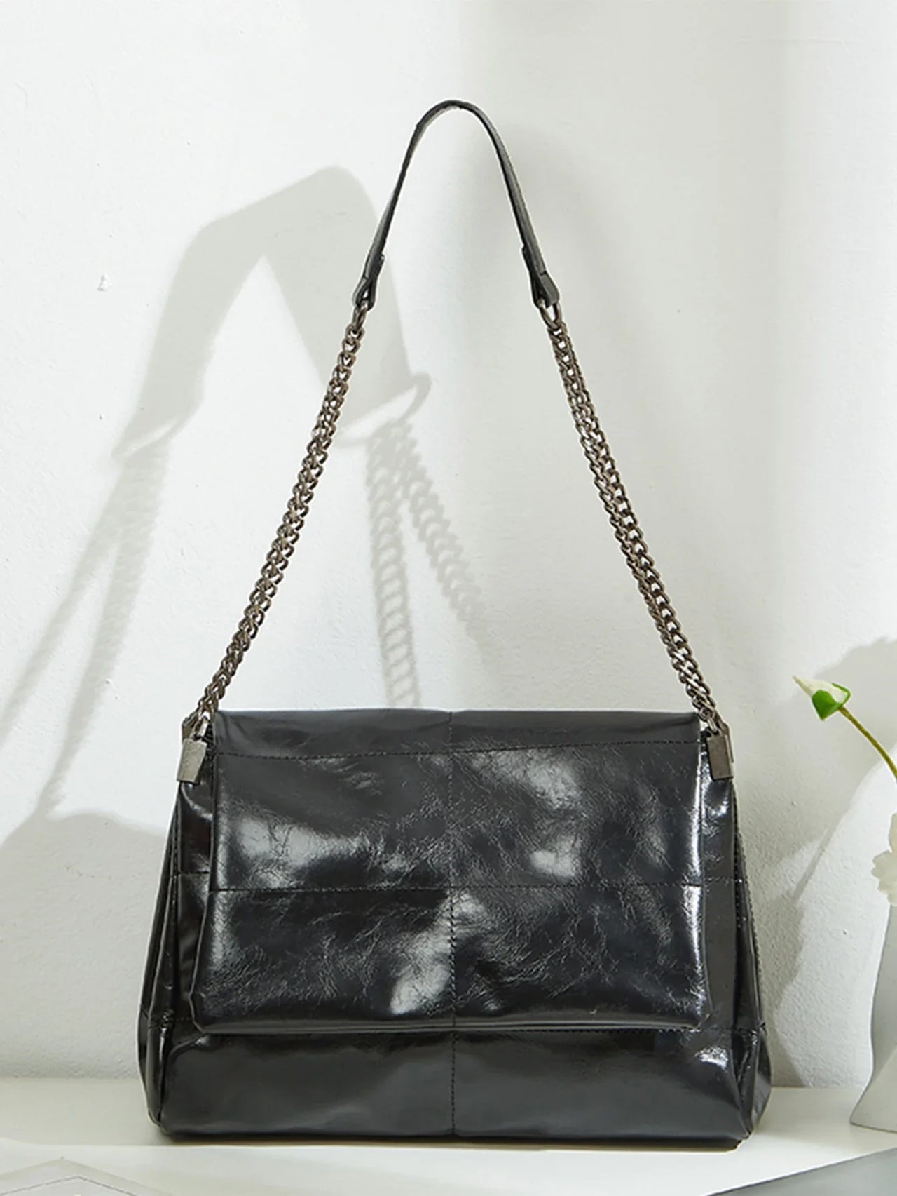 Large Capacity Commuting Bag 2024 New Spring/Summer Women's Chain Tote Bag, High-End and Fashionable Single Shoulder Underarm Ba