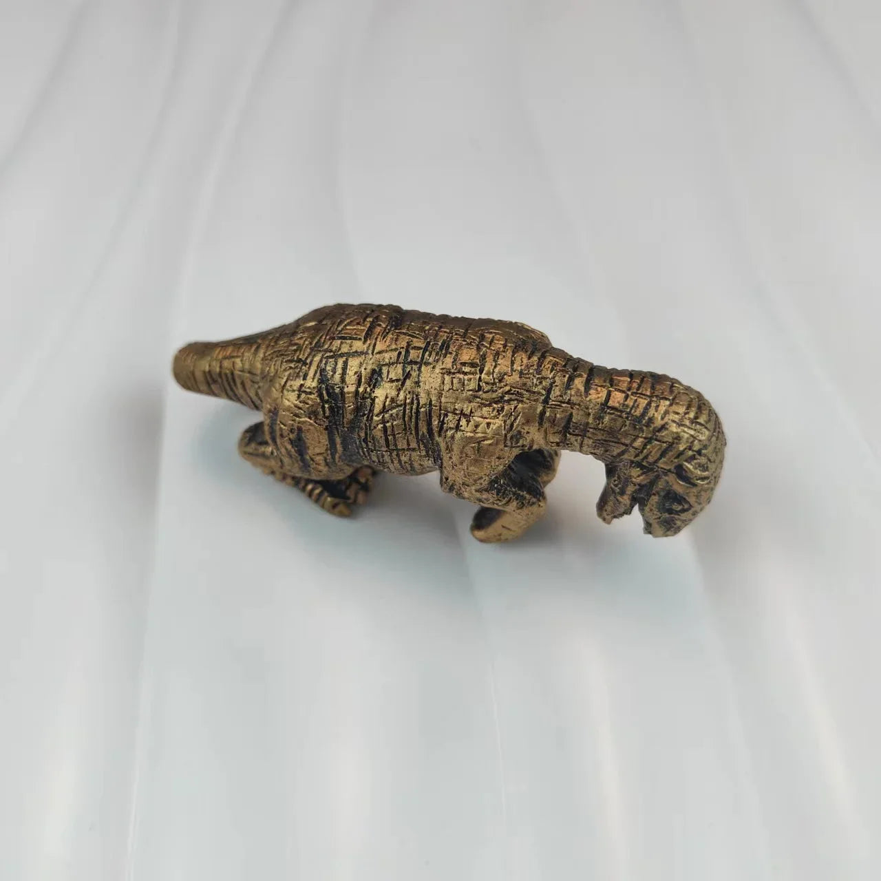 Decorated dinosaur statues, plant hangers decorated dinosaurs, cute animals, potted plants, buddies, dinosaurs, decorative hange