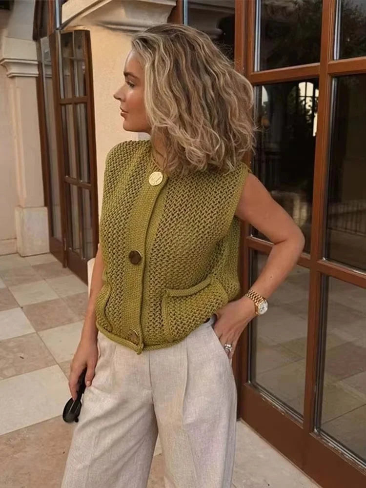 Women Fashion Sleeveless Coarse Needle Knitting Vest Sweater Female Chic Big Pockets Patch Buttons Cardigan Waistcoat Tops