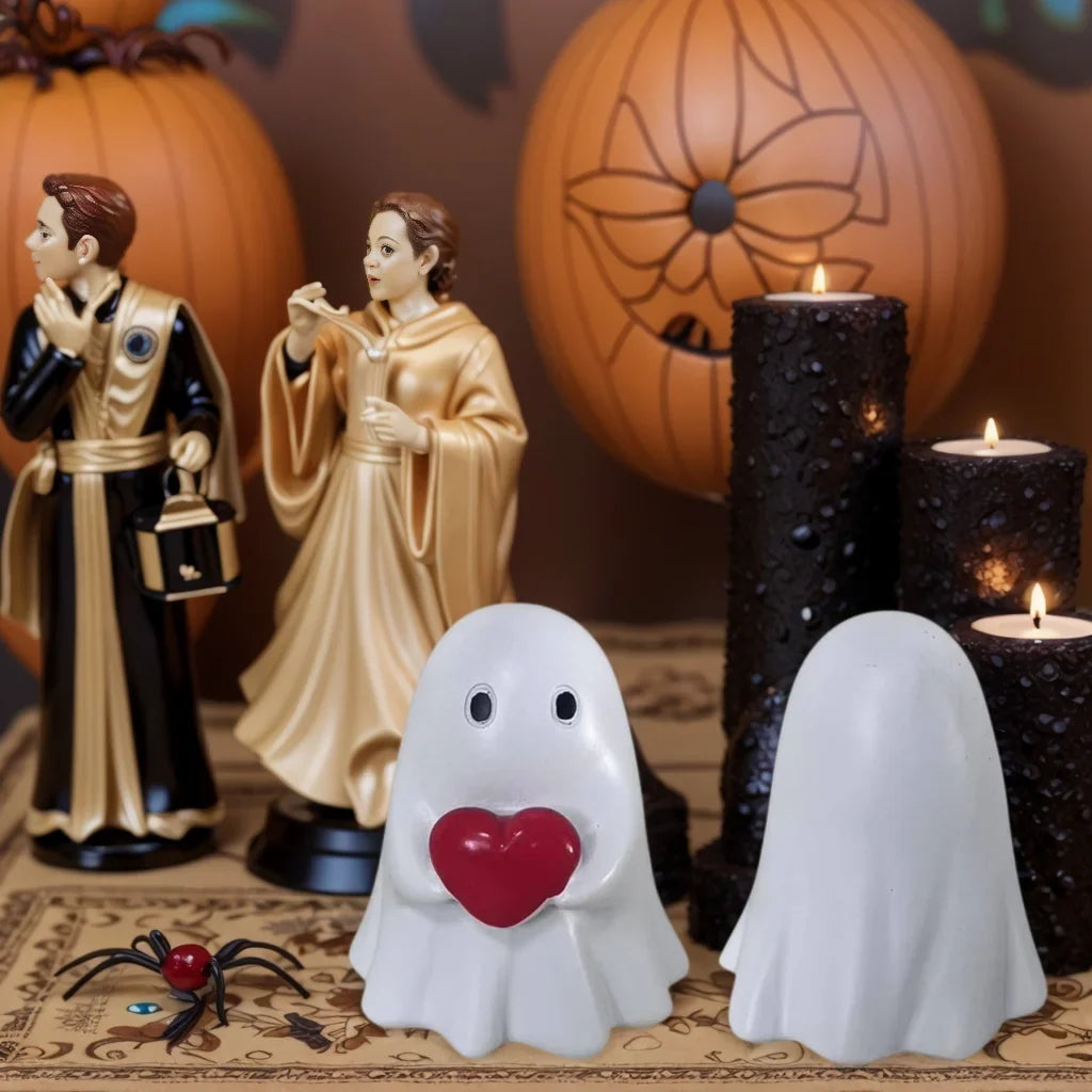 1 Cute Heart-Shaped Ghost Ornament, Halloween-Themed Adorable Design, Great for Decorating Home Desks and Creating a Festive Atmosphere