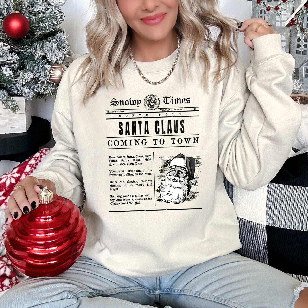 Santa Claus Is Coming To Town, Retro Newspaper Christmas Edition Vintage Print Sweatshirt