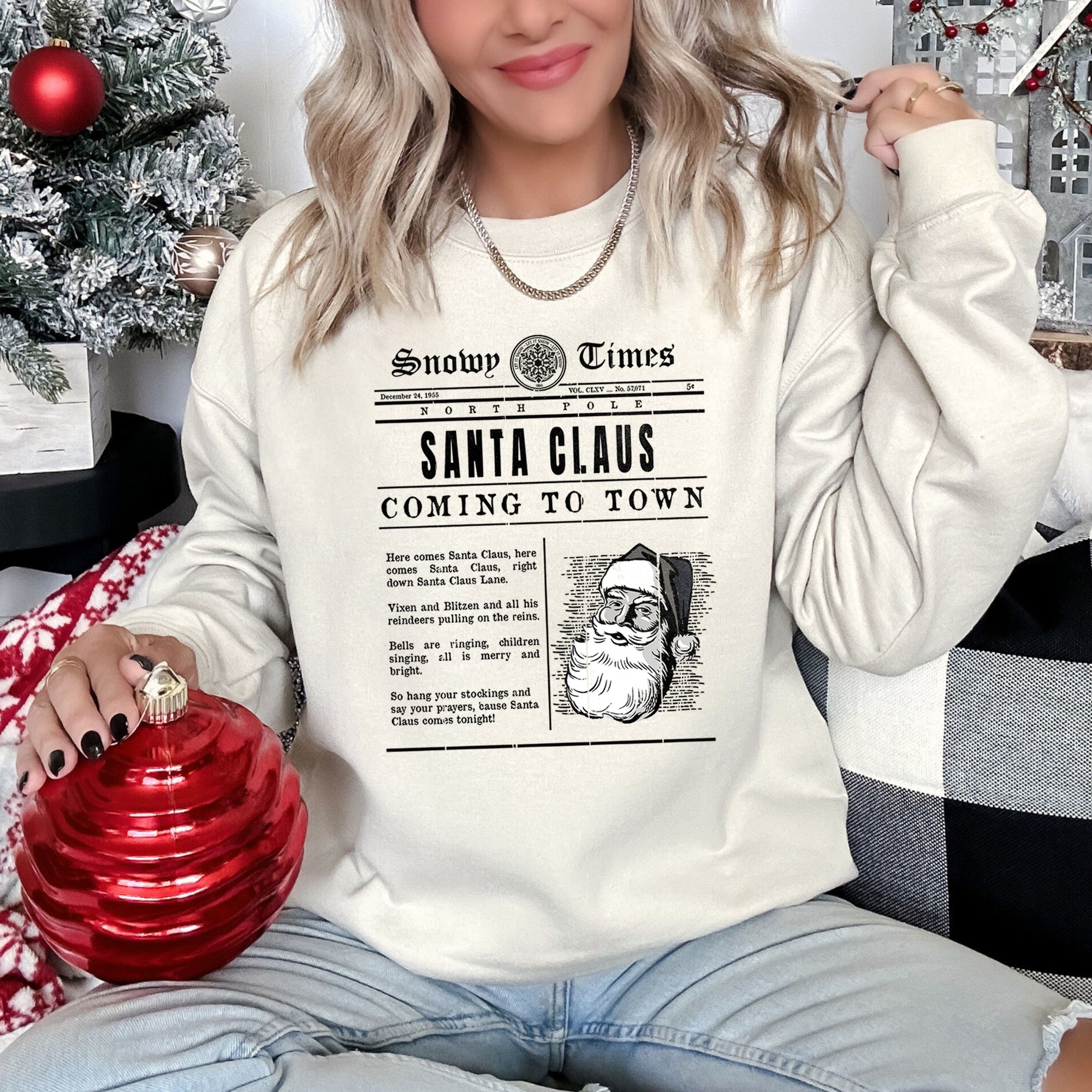 Santa Claus Is Coming To Town, Retro Newspaper Christmas Edition Vintage Print Sweatshirt