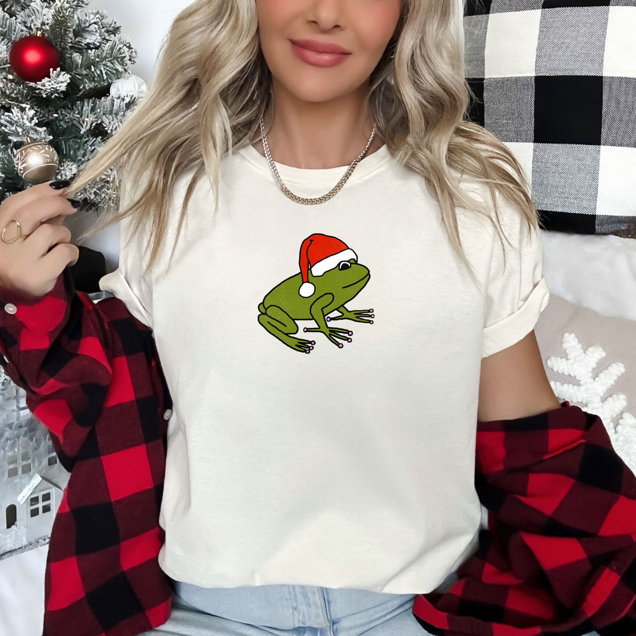 Santa Frog Christmas Retro Toad With Vintage Holiday Pop Art Illustration For A Festive Look Graphic Tee