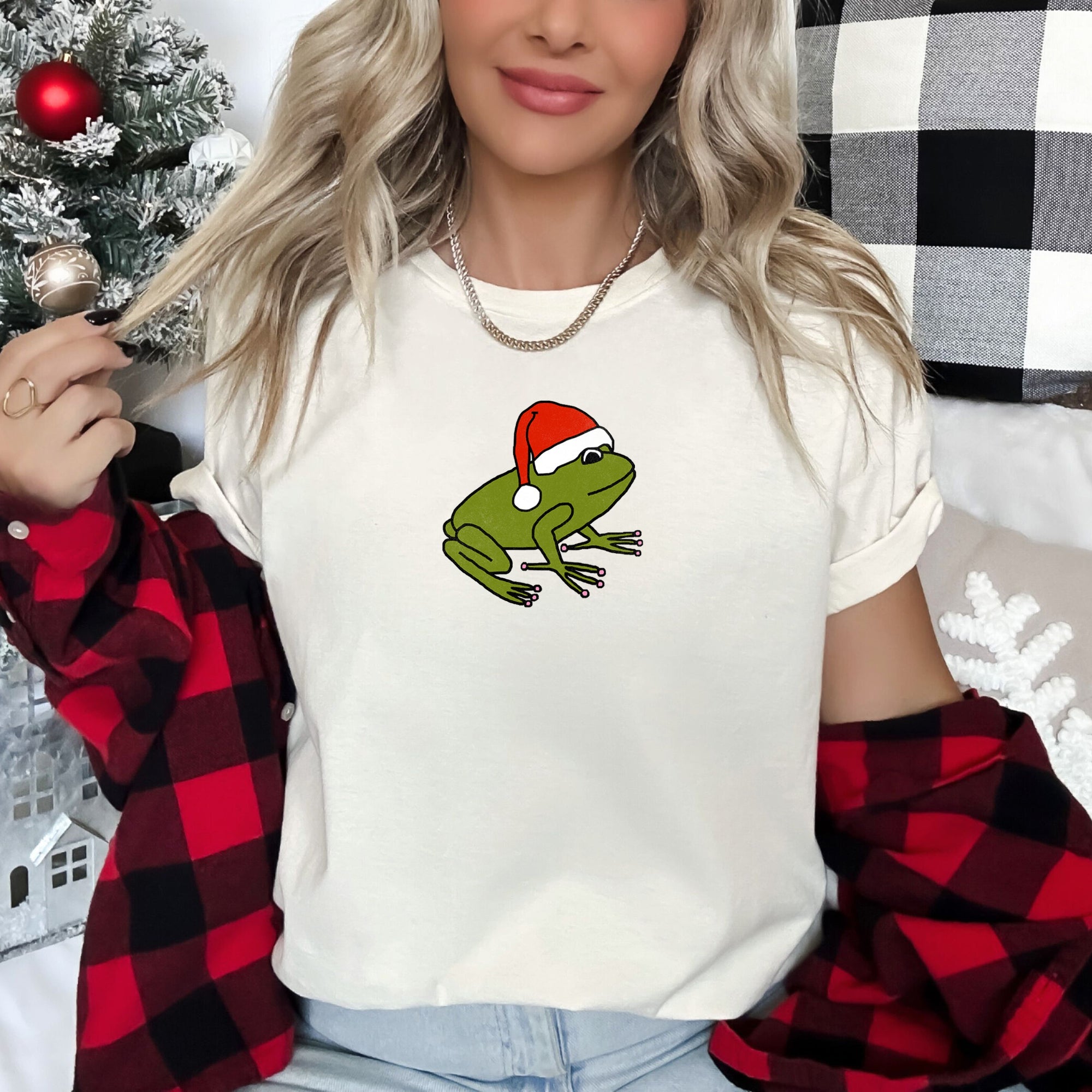 Santa Frog Christmas Retro Toad With Vintage Holiday Pop Art Illustration For A Festive Look Graphic Tee