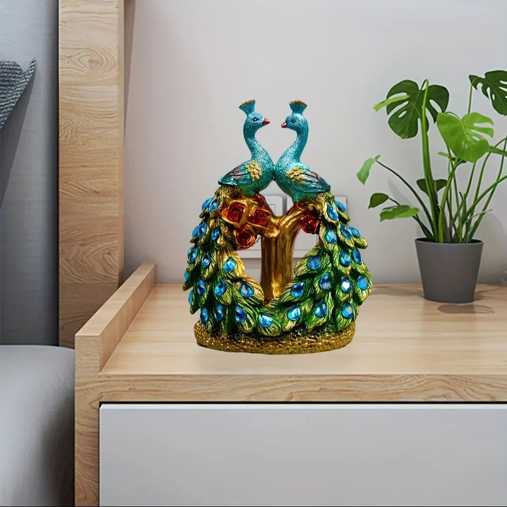 Resin peacock decorations, peacock decorations, holiday decorations, christmas decorations, peacock lovers, peacock gifts。