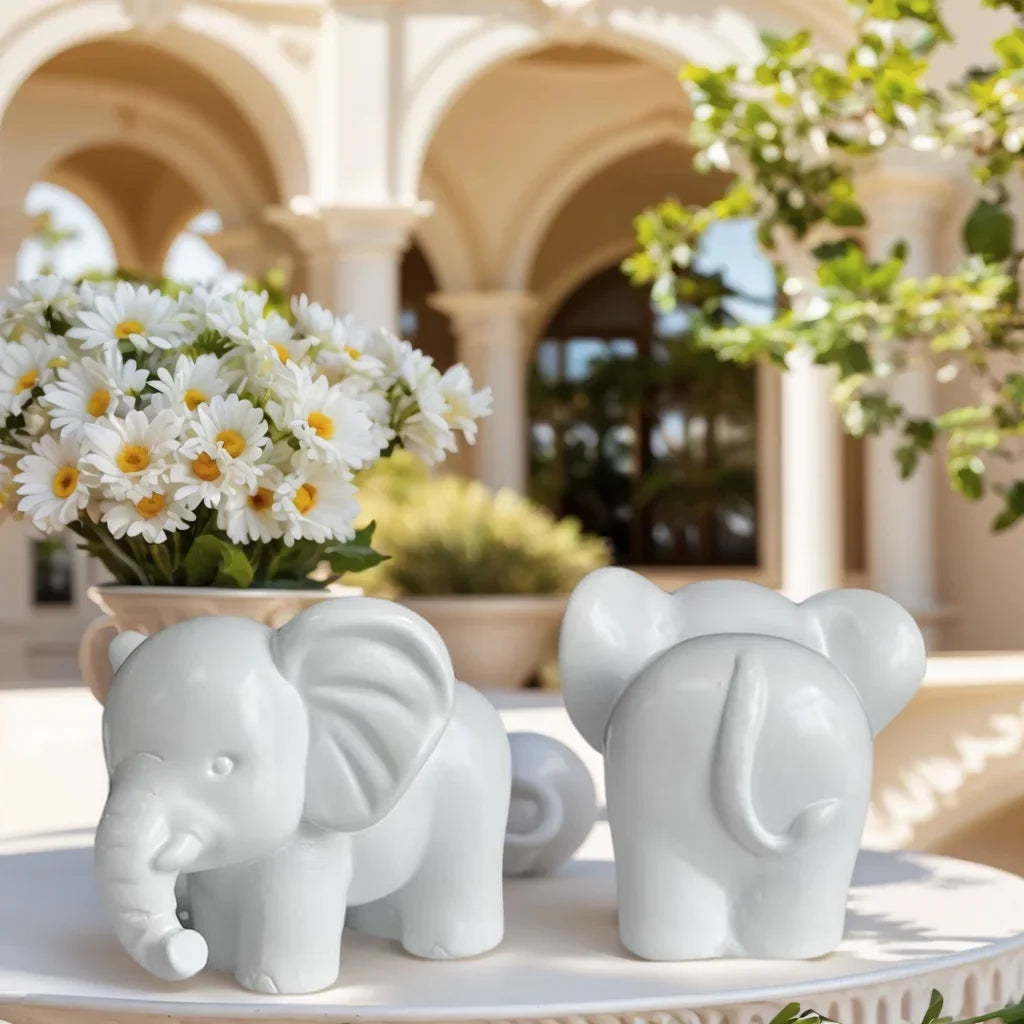 Nordic Style Black and White Golden Elephant Figurine, Auspicious Meaning Home Decoration Item, Stylish and Exquisite Decoration for Living Room and Study, Conveying a Warm Atmosphere