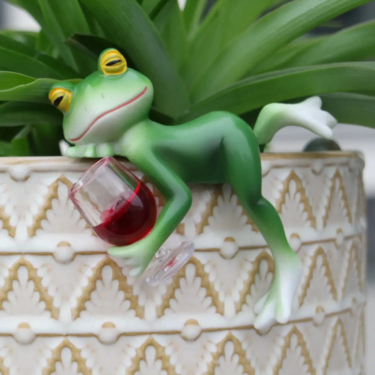 1 Piece of Interesting Green Frog and Wine Glass Hangings Full - Indoor and Outdoor Decoration Suitable for Garden, Aquarium, Garden Ponds, Flower Pots and Frog Themed Garden.