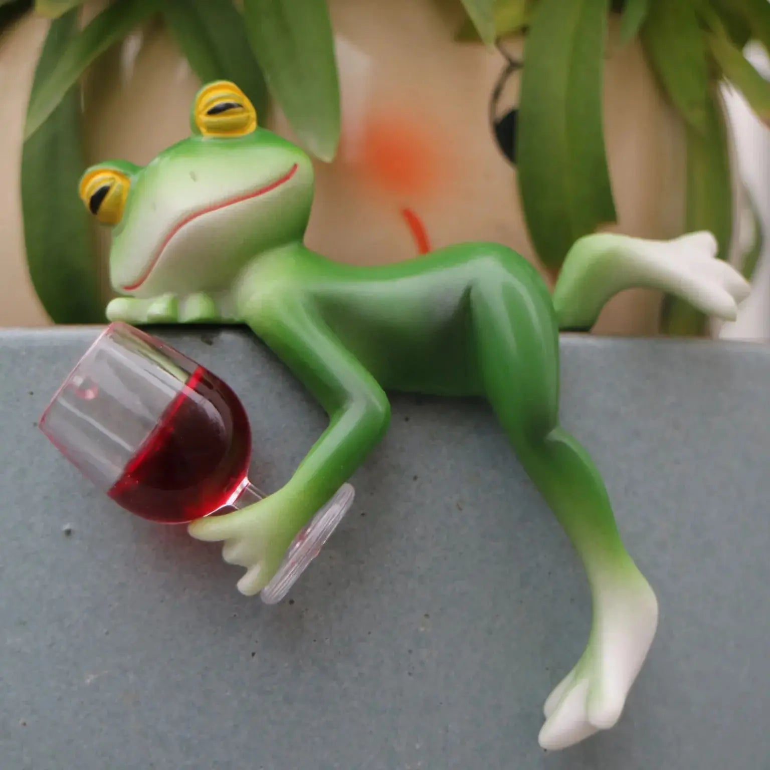 1 Piece of Interesting Green Frog and Wine Glass Hangings Full - Indoor and Outdoor Decoration Suitable for Garden, Aquarium, Garden Ponds, Flower Pots and Frog Themed Garden.