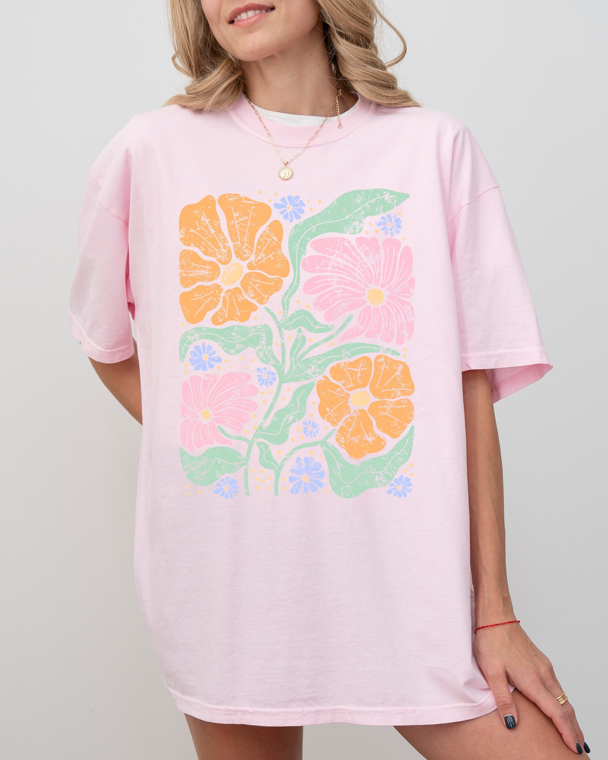 Soft Gorgeous Abstract Boho Floral Summer Vibes Gardening Festival Nature Comfort Colors Tee