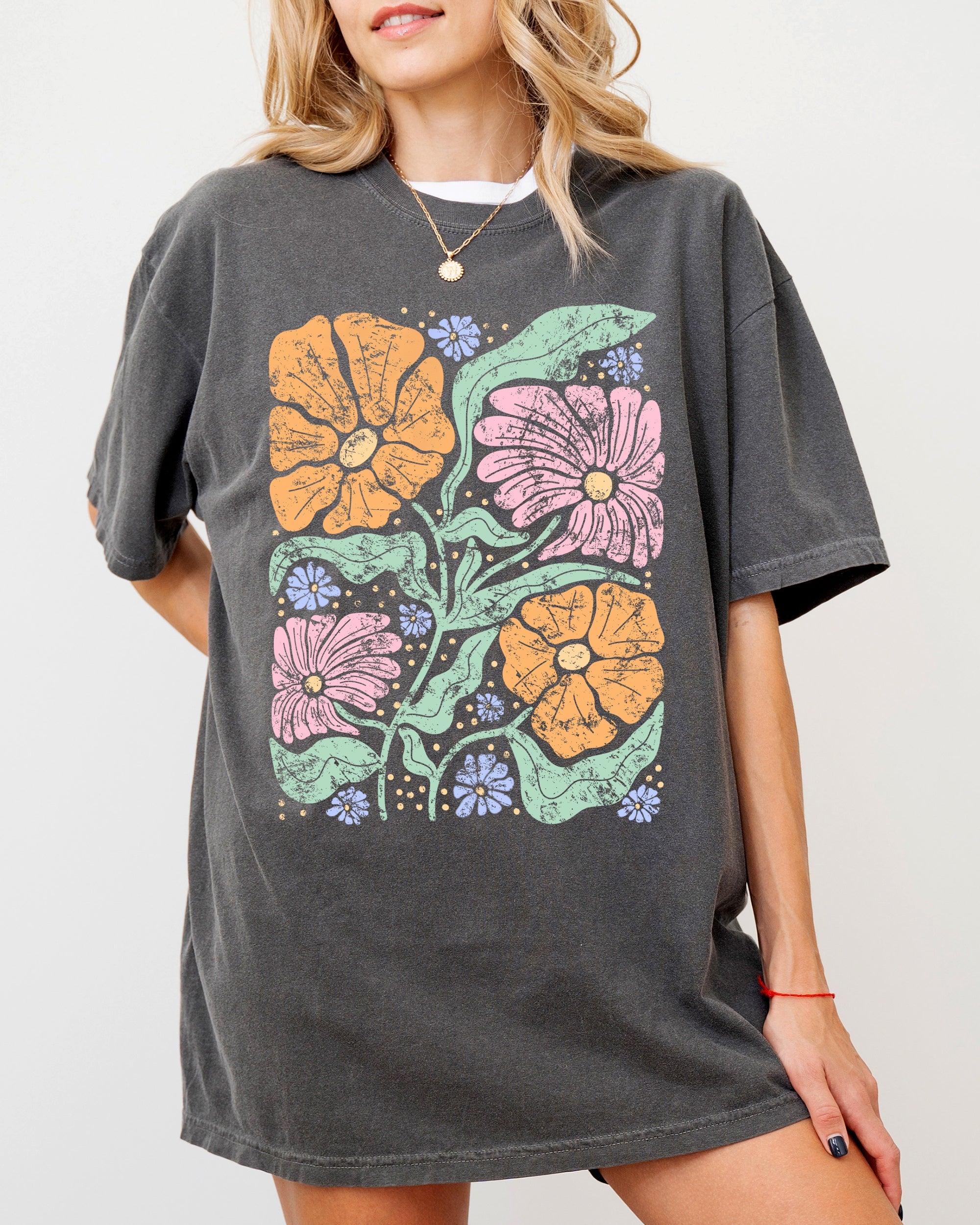 Soft Gorgeous Abstract Boho Floral Summer Vibes Gardening Festival Nature Comfort Colors Tee