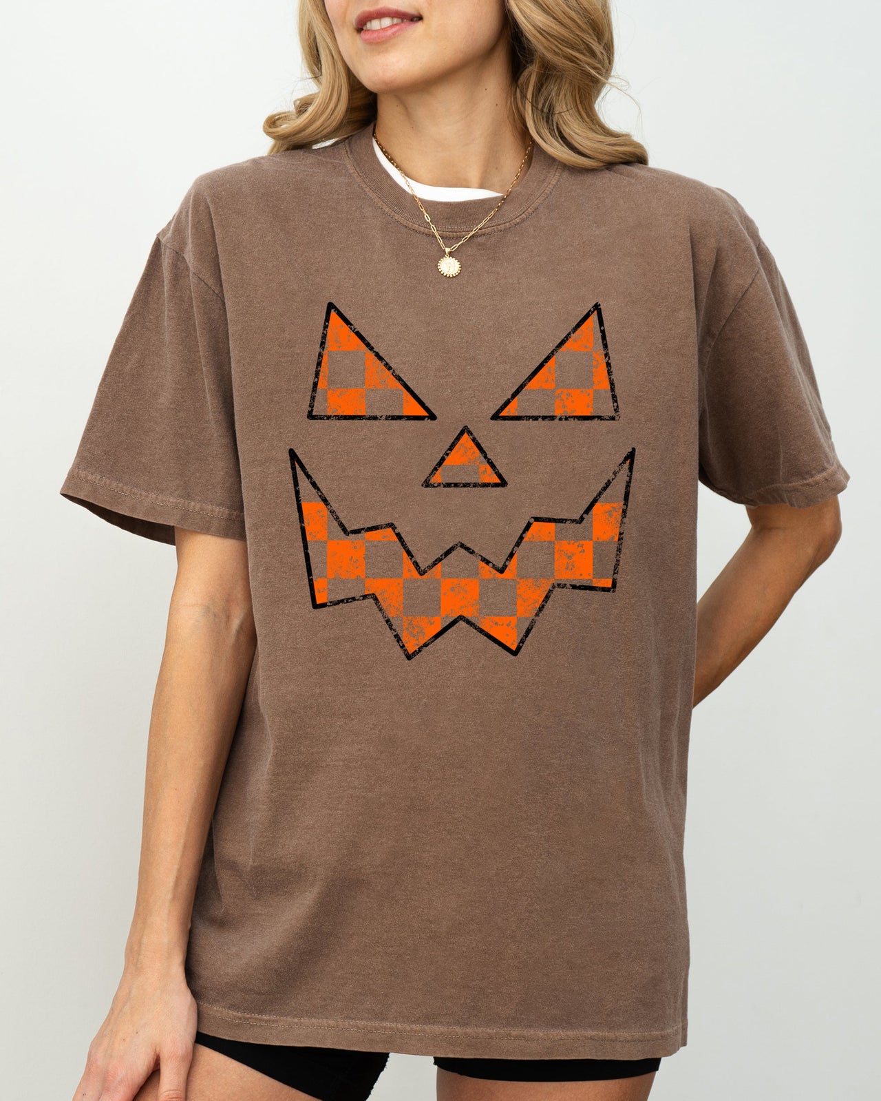 Spooky Jack-O-Lantern Retro Halloween Checkered Pumpkin Scene Comfort Colors Tee