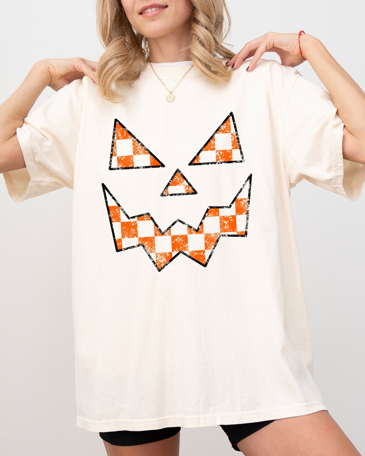 Spooky Jack-O-Lantern Retro Halloween Checkered Pumpkin Scene Comfort Colors Tee