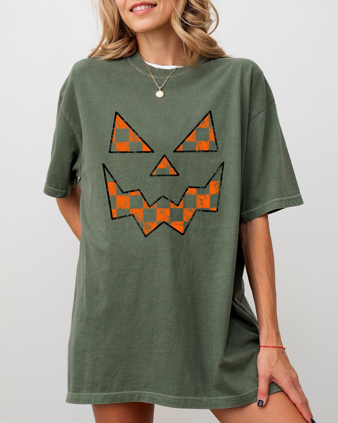 Spooky Jack-O-Lantern Retro Halloween Checkered Pumpkin Scene Comfort Colors Tee