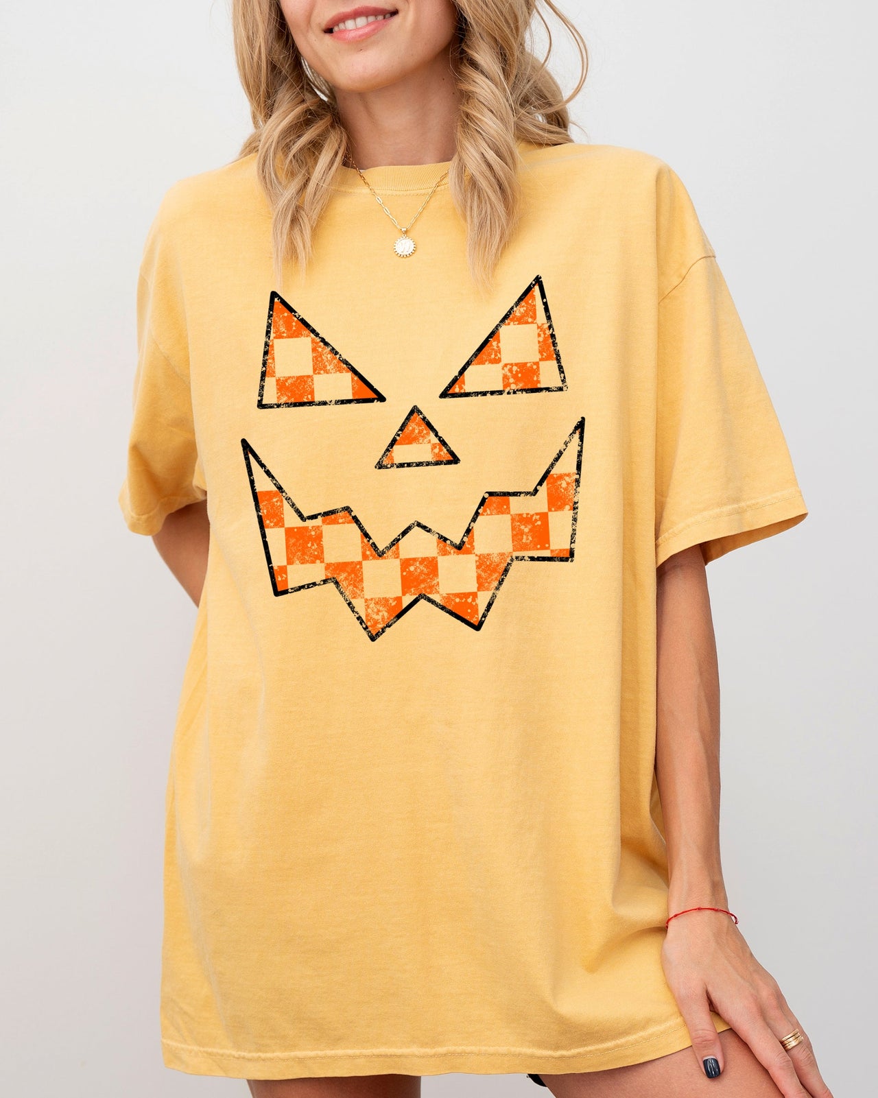 Spooky Jack-O-Lantern Retro Halloween Checkered Pumpkin Scene Comfort Colors Tee