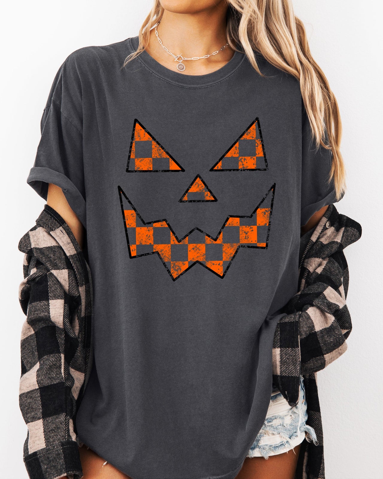 Spooky Jack-O-Lantern Retro Halloween Checkered Pumpkin Scene Comfort Colors Tee