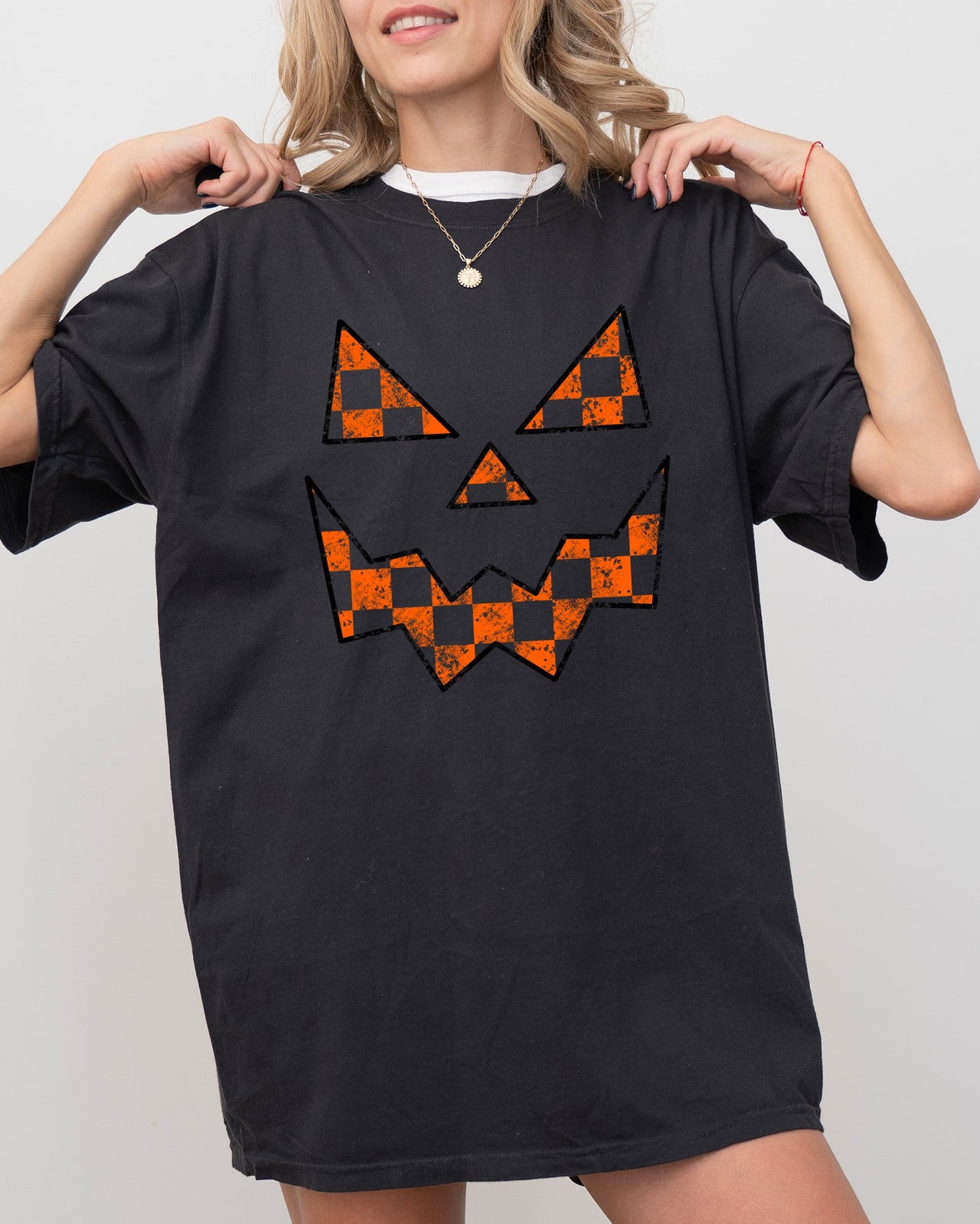 Spooky Jack-O-Lantern Retro Halloween Checkered Pumpkin Scene Comfort Colors Tee