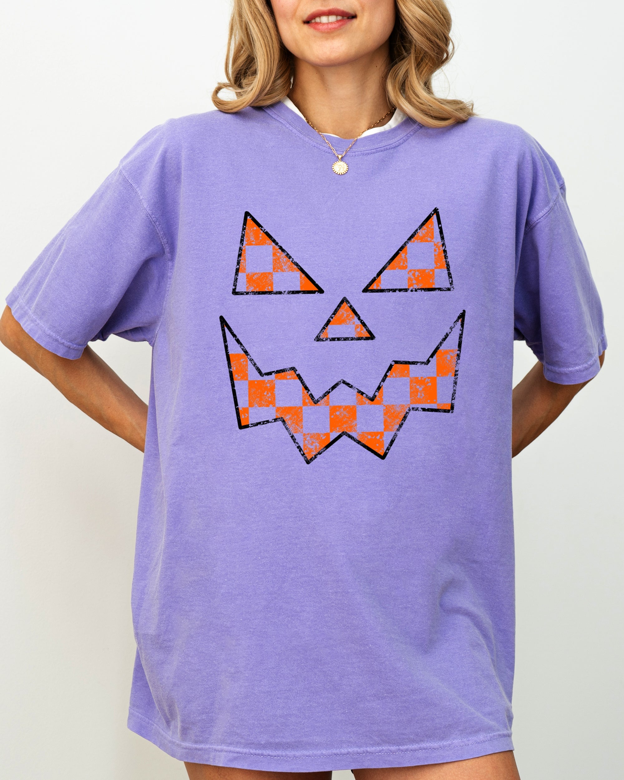 Spooky Jack-O-Lantern Retro Halloween Checkered Pumpkin Scene Comfort Colors Tee