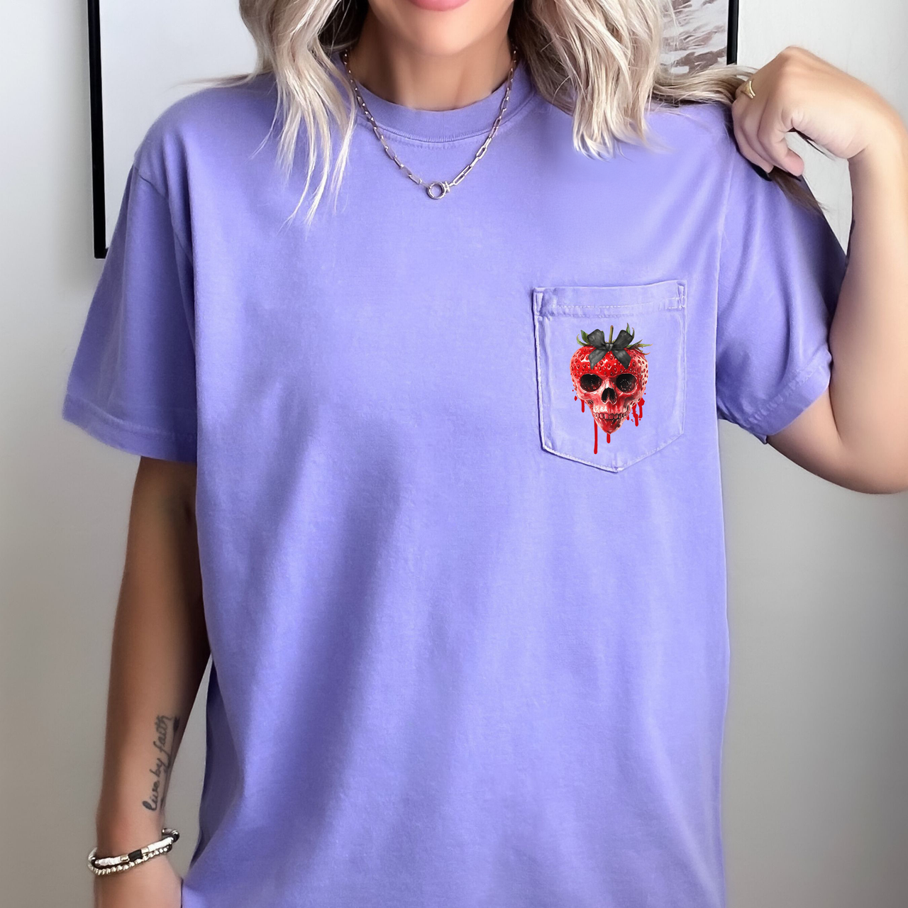 Spooky Strawberry Skeleton Halloween Creepy Juggling Jack-O-Lanterns Comfort Colors Pocket Tee