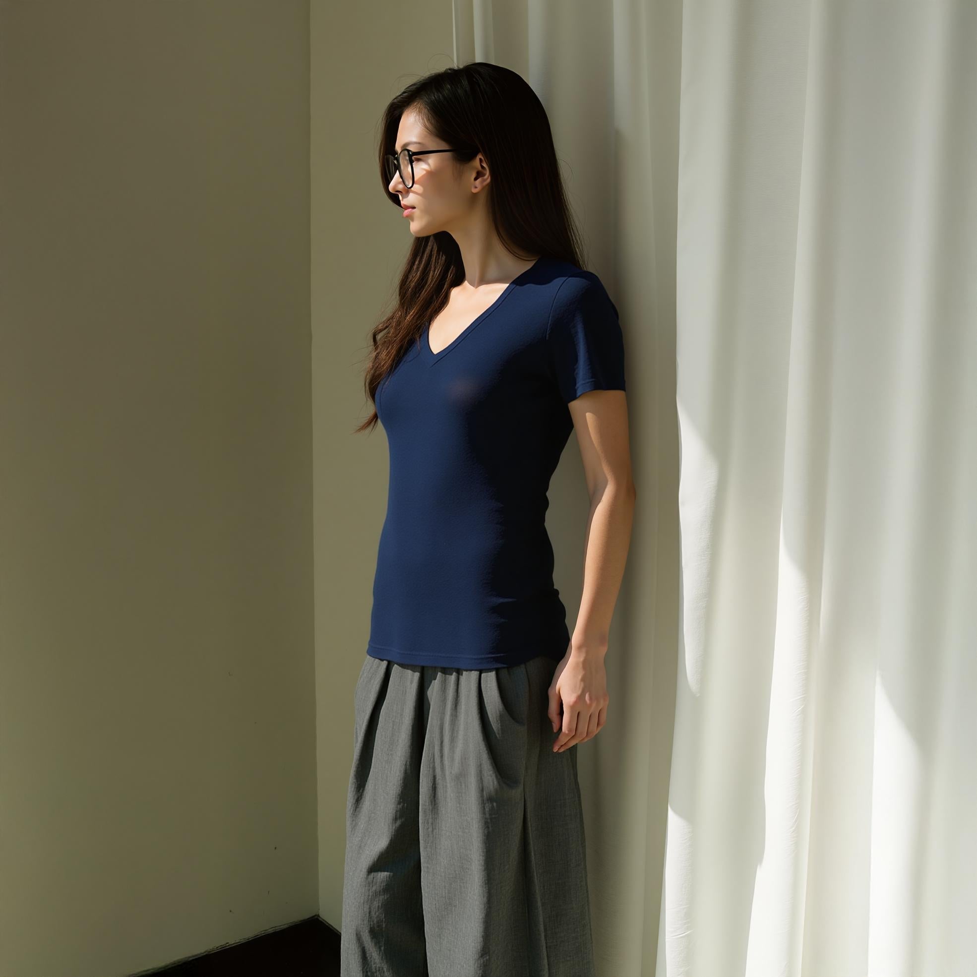 Women's V-neck Short Sleeve Basic Tee