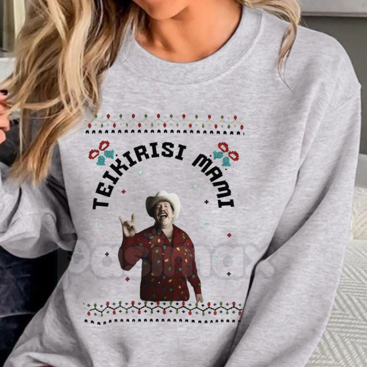 Teikirisi Mami Sweatshirt | Funny Spanglish Quote Jumper | Latina Mom Life Gift | Relaxed Tropical Vibe Crewneck