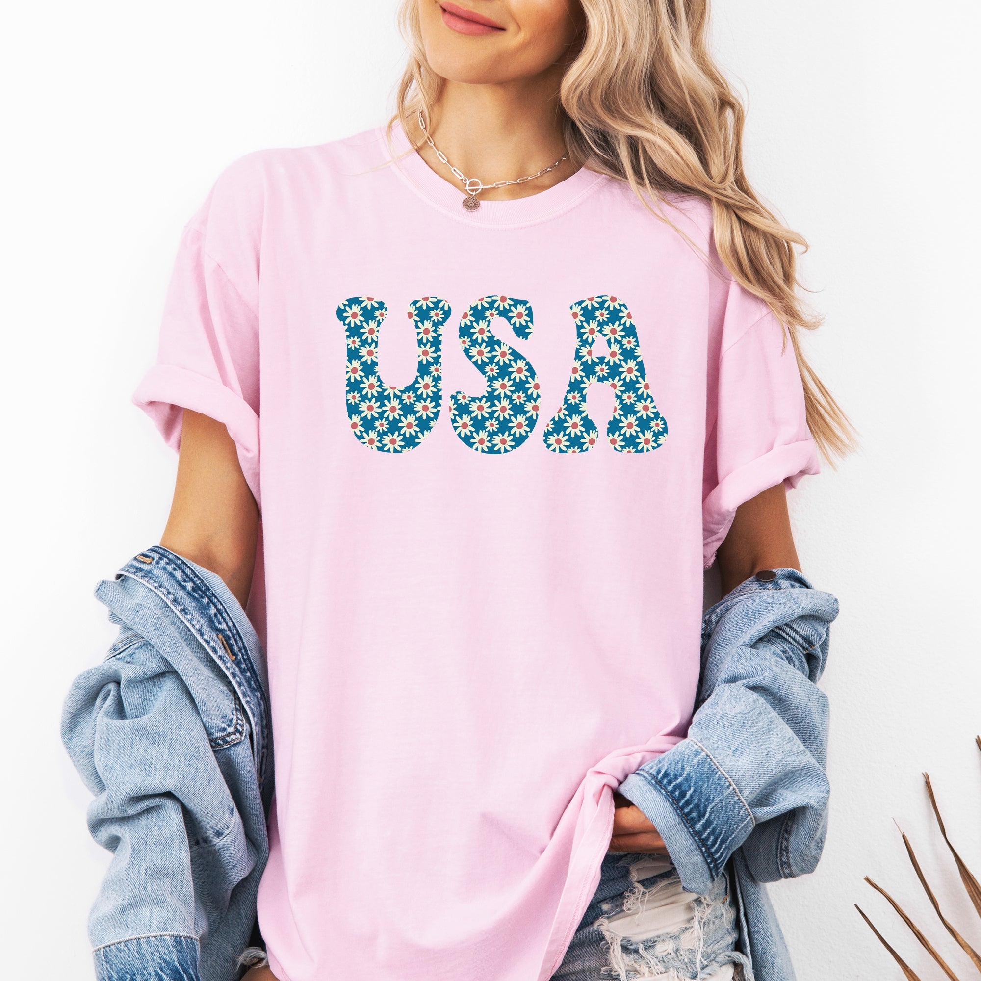 USA Retro Daisies Patriotic America 4th of July Floral Celebration Design Comfort Colors Tee