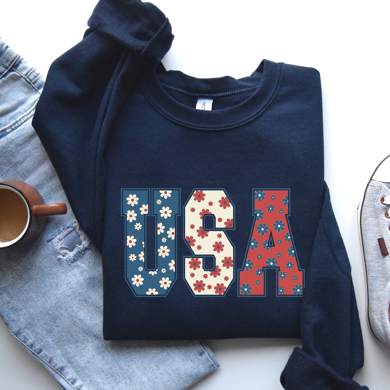 USA Floral Print Patriotic Flag and Stars Design Celebrating American Pride for Everyday Wear Sweatshirt
