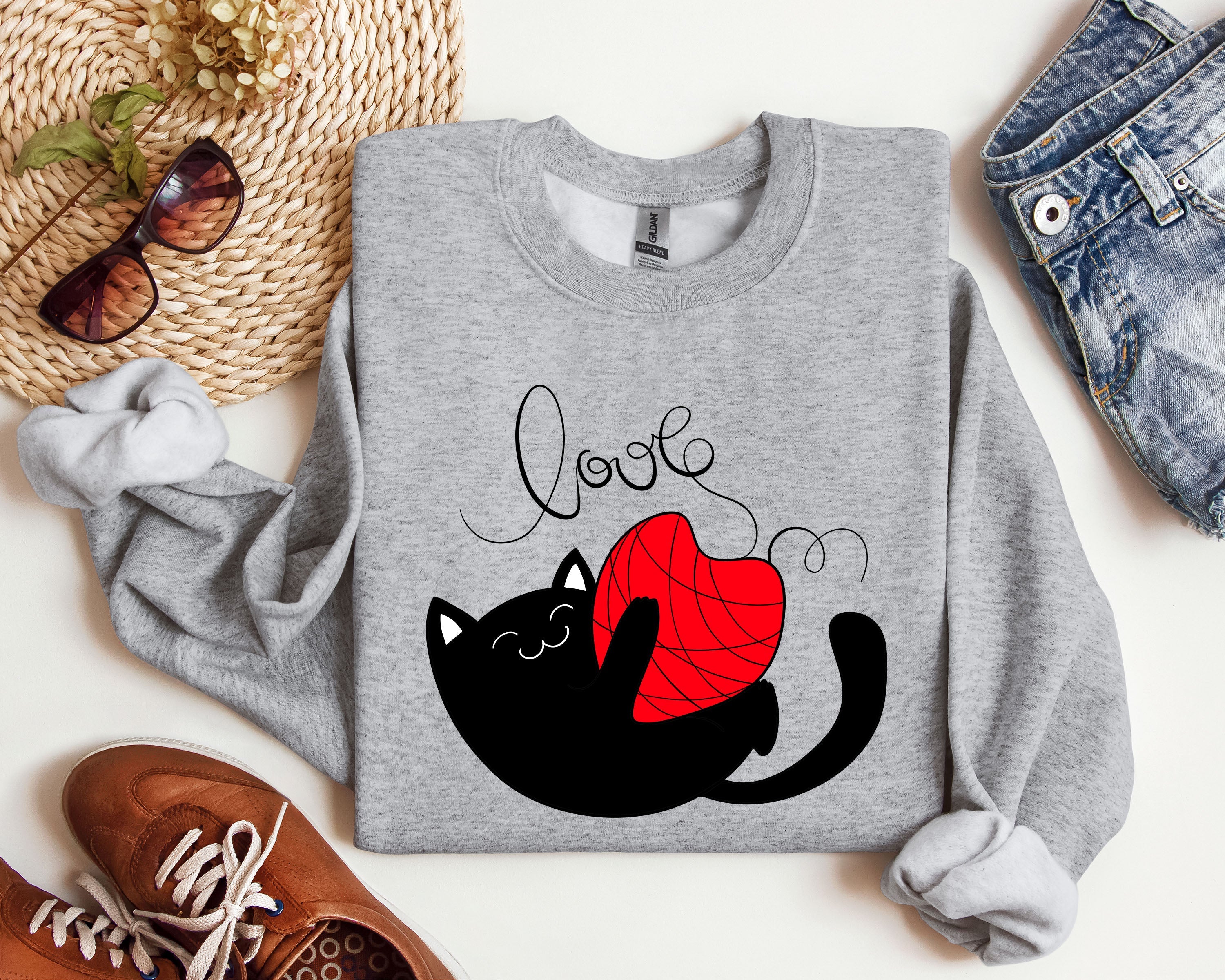 Retro Cat Love Vintage Valentine's Day Cat Lover Edition Cozy Fall Seasonal Sweatshirt