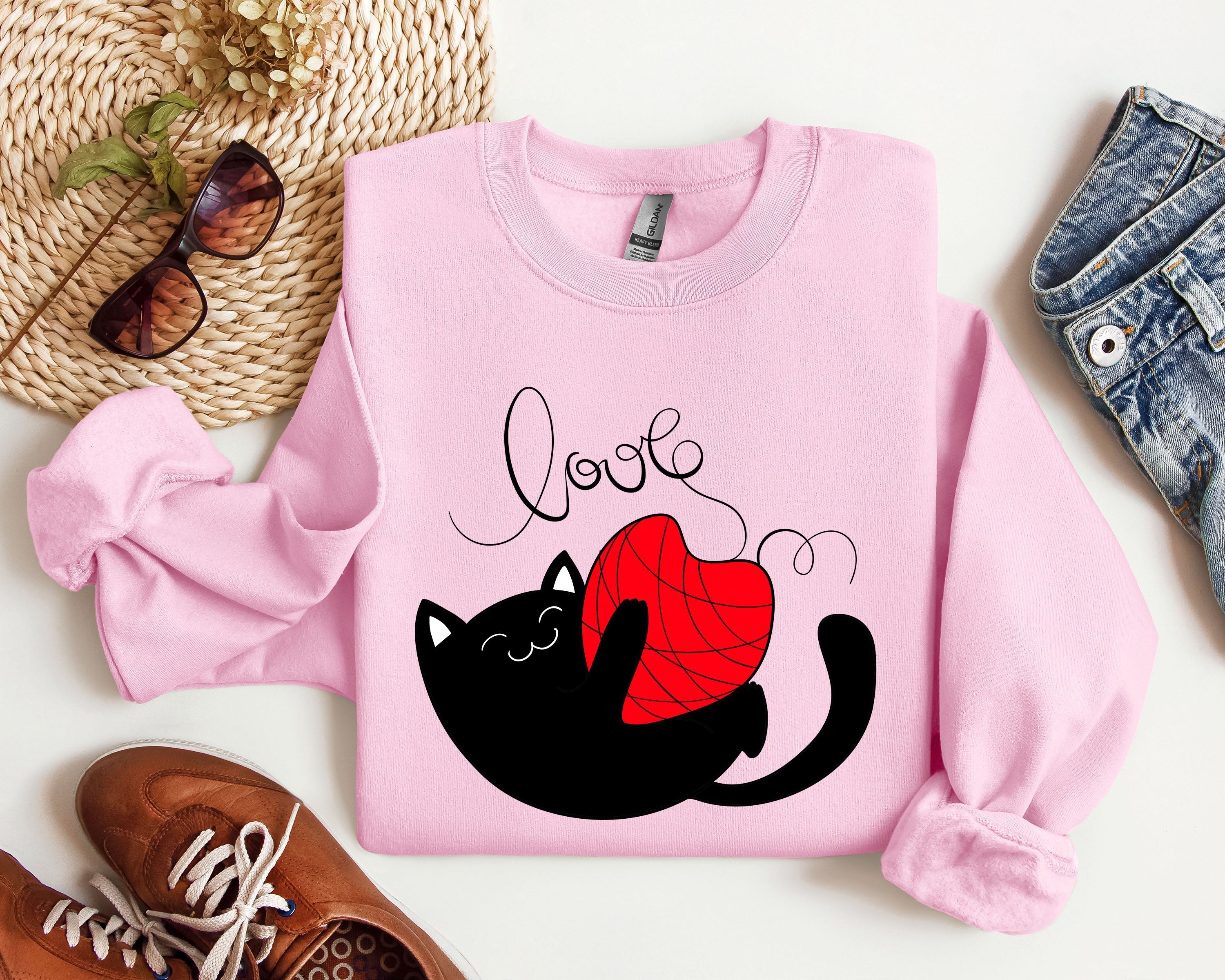 Retro Cat Love Vintage Valentine's Day Cat Lover Edition Cozy Fall Seasonal Sweatshirt