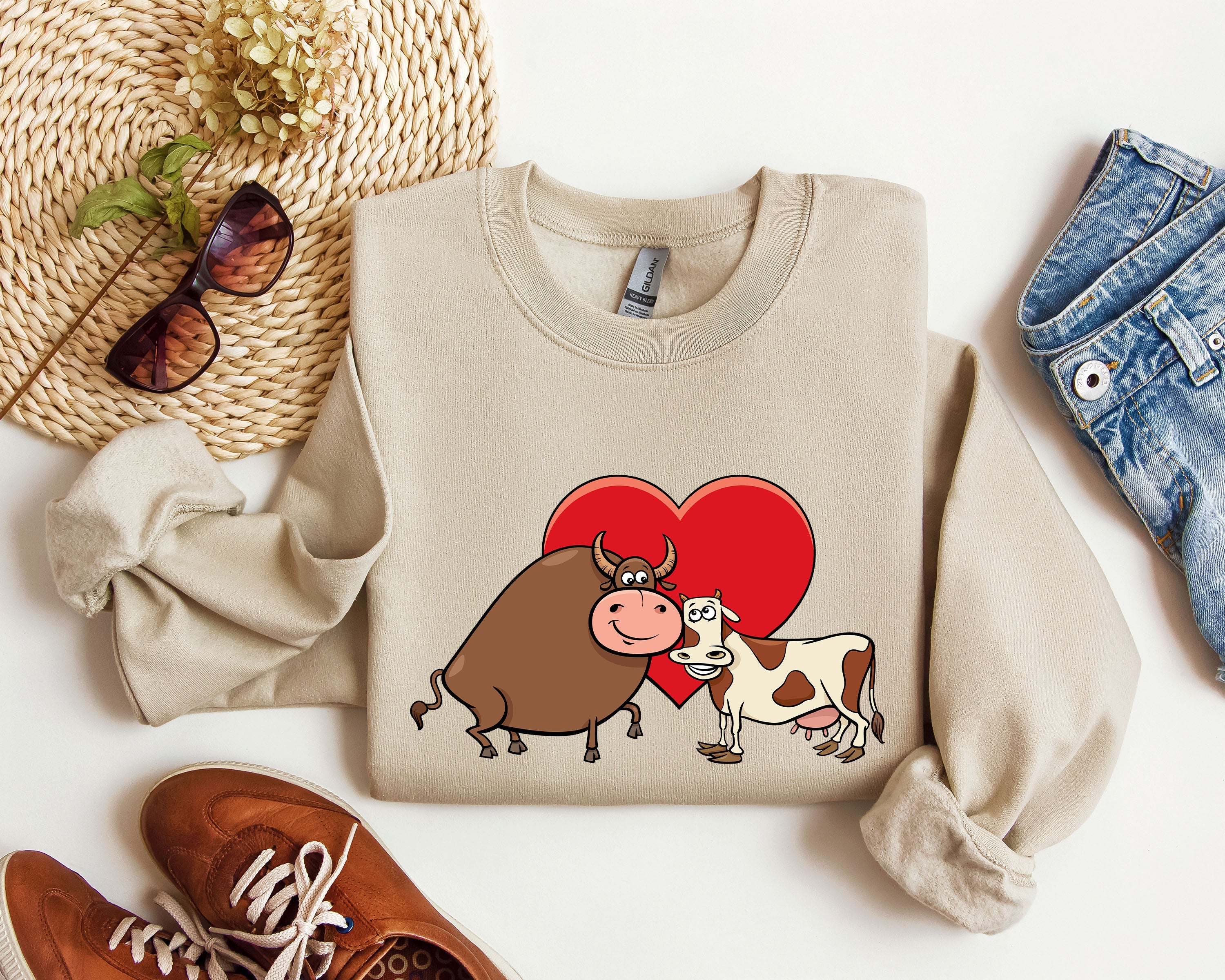 Retro Cow Lovers Vintage Valentine's Day Theme For Cow Enthusiasts And Humor Fans Sweatshirt