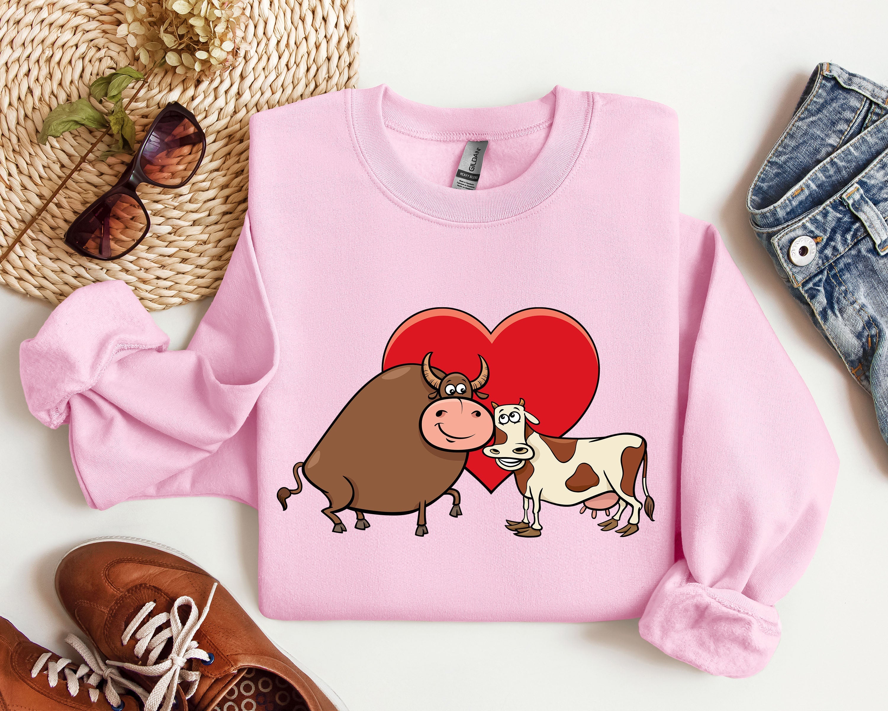 Retro Cow Lovers Vintage Valentine's Day Theme For Cow Enthusiasts And Humor Fans Sweatshirt