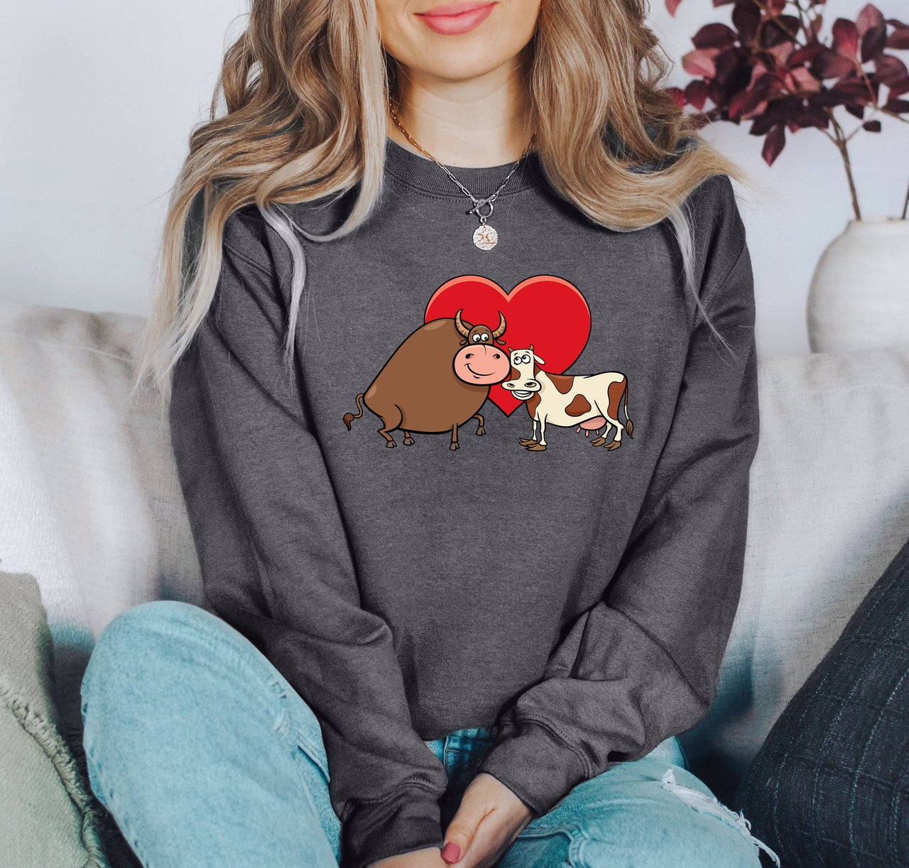 Retro Cow Lovers Vintage Valentine's Day Theme For Cow Enthusiasts And Humor Fans Sweatshirt