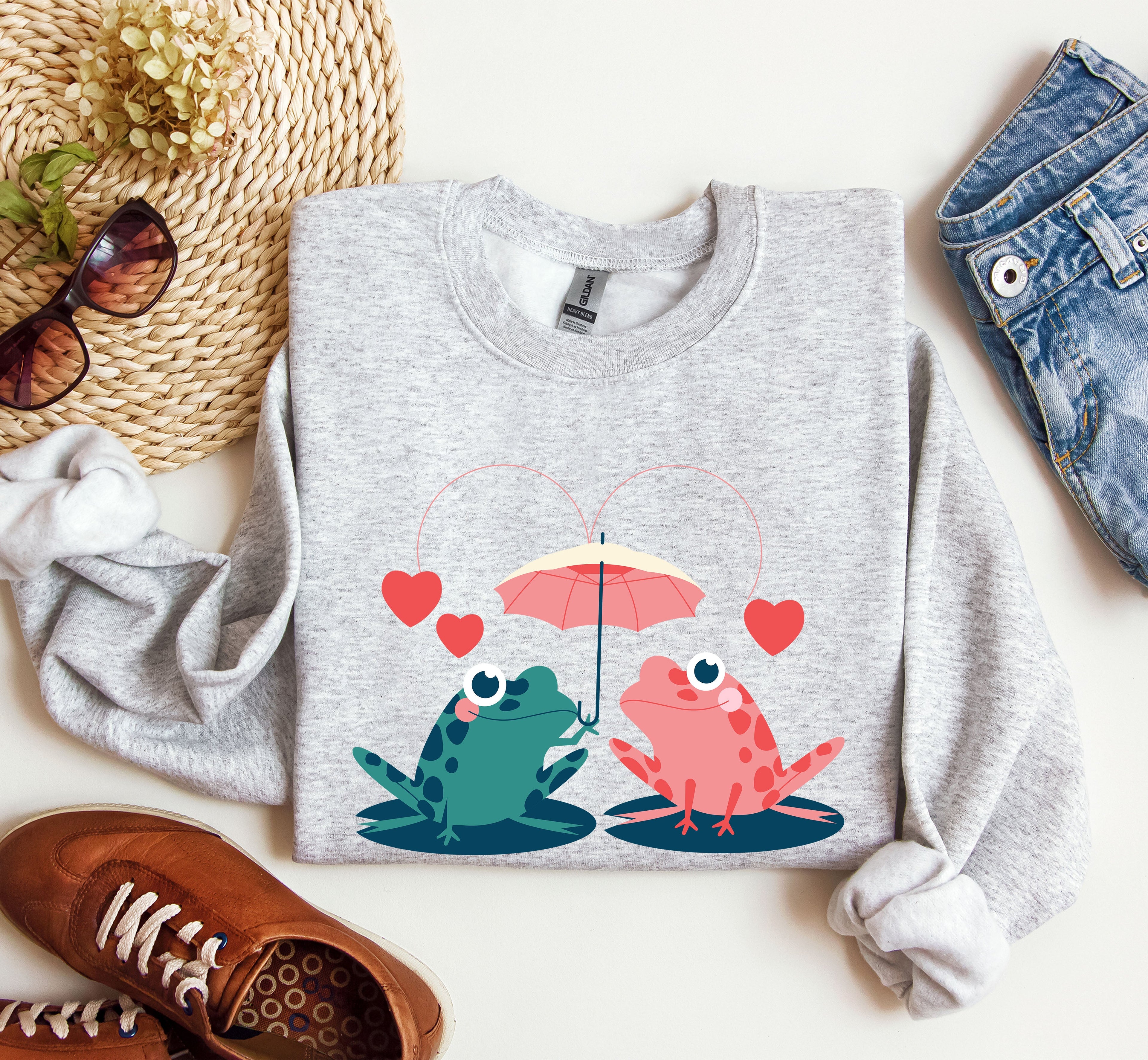 Retro Lover Frogs Vintage Valentine's Day Nostalgic Whimsy Print For Cozy Everyday Comfort Sweatshirt
