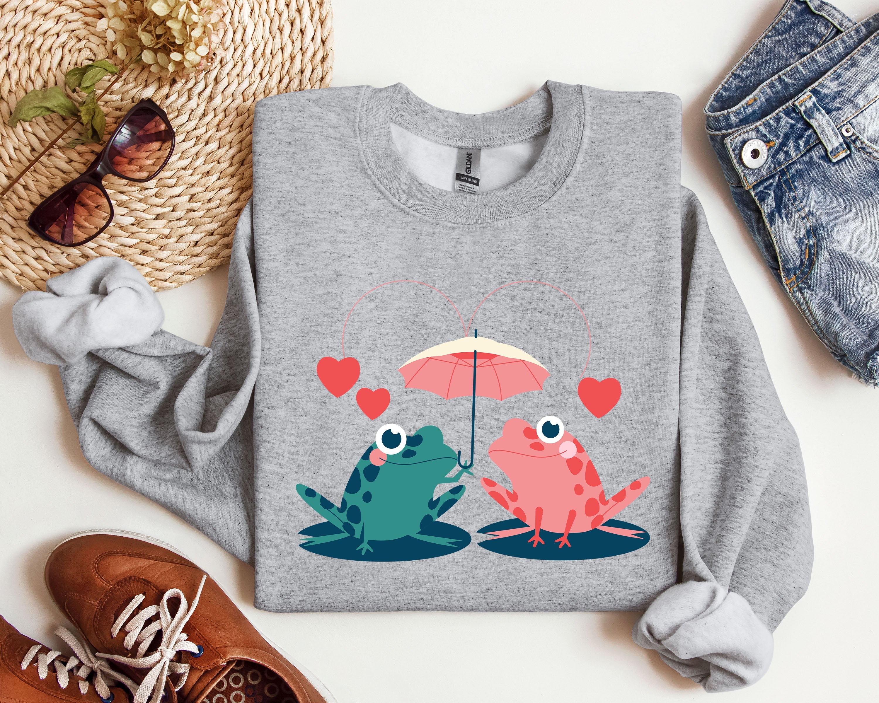 Retro Lover Frogs Vintage Valentine's Day Nostalgic Whimsy Print For Cozy Everyday Comfort Sweatshirt