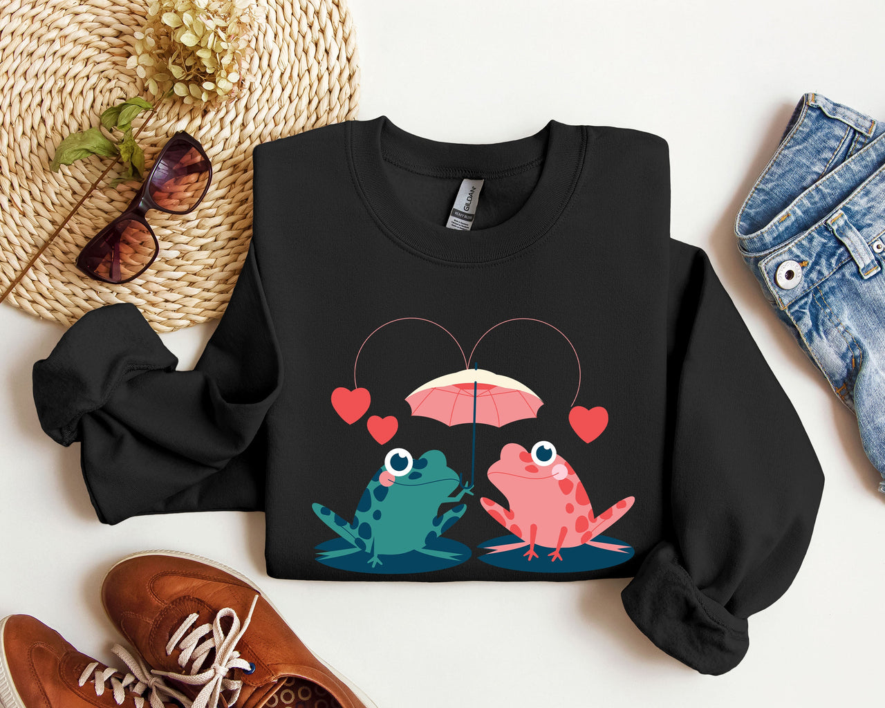 Retro Lover Frogs Vintage Valentine's Day Nostalgic Whimsy Print For Cozy Everyday Comfort Sweatshirt
