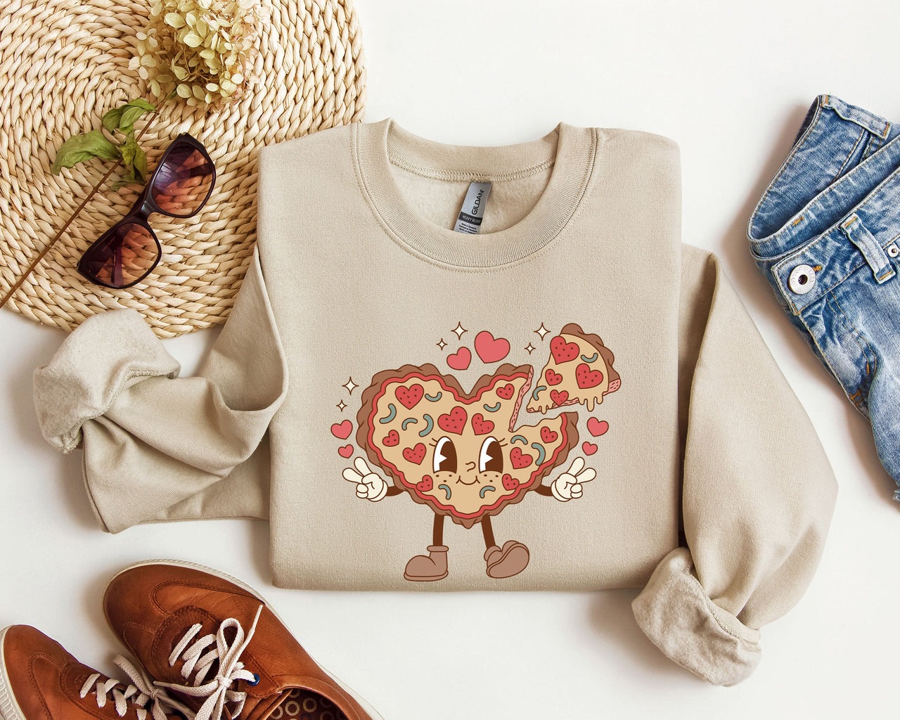 Retro Heart Pie Vintage Valentine's Day Love Theme Cozy Nostalgic Graphic Print Sweatshirt